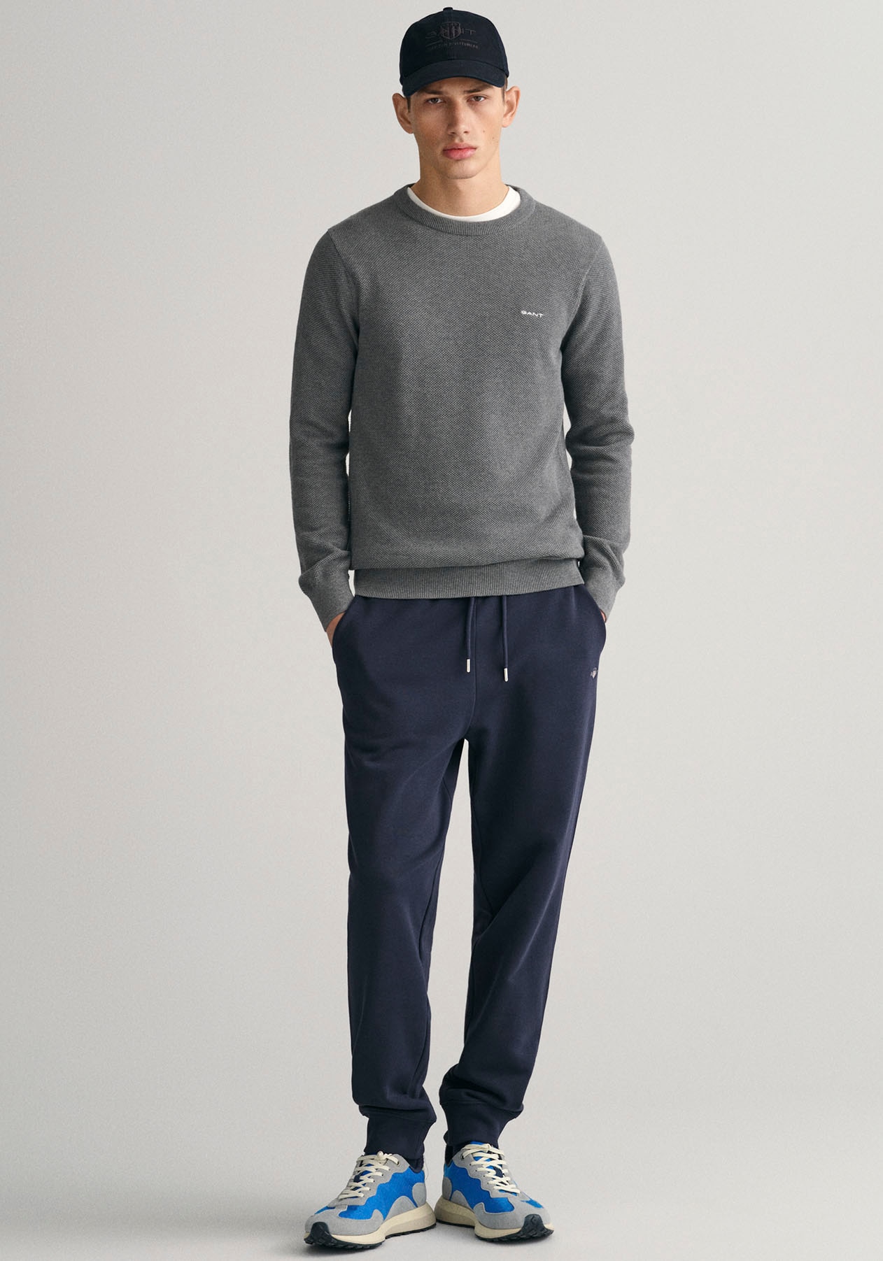 Gant Sweathose »REG SHIELD SWEATPANTS«, mit Logostickerei unterhalb des Bunds