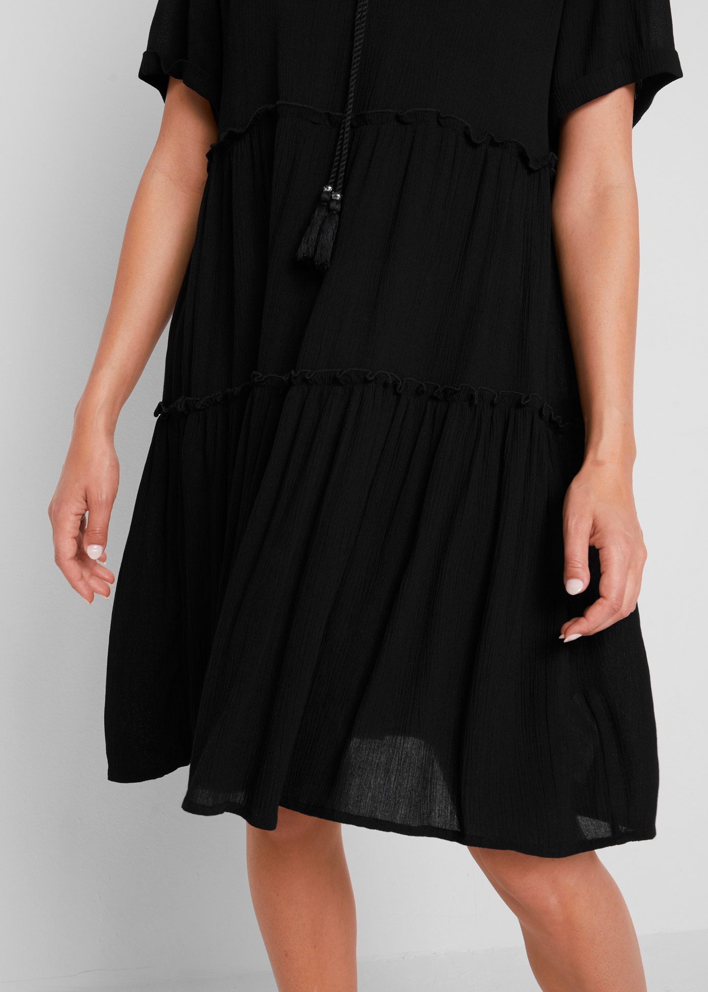 bonprix Robe tunique Knieumspielendes Viskose-Crinkle-Kleid mit Ausschnittdetail