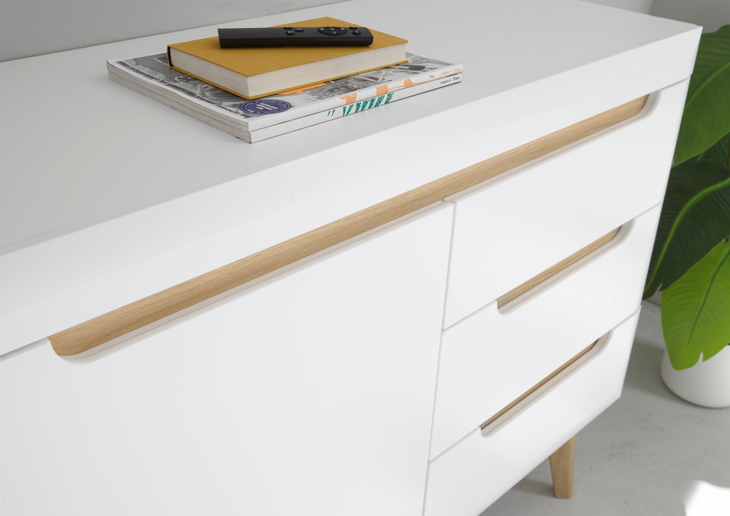 INOSIGN Sideboard »Torge, Anrichte, Kommode, Schubladenschrank«, (1 St.), abgeschrägte Füsse, drei Farben, Scandi Design, 107 cm breit