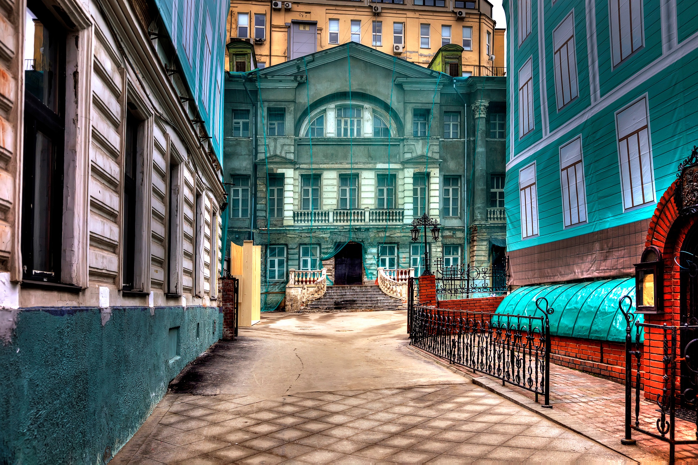 Image of Papermoon Fototapete »ARCHITEKTUR-MOSKAU VERZAUBERT HAUS VILLA STADT COLLAGE«, Vliestapete, hochwertiger Digitaldruck, inklusive Kleister bei Ackermann Versand Schweiz