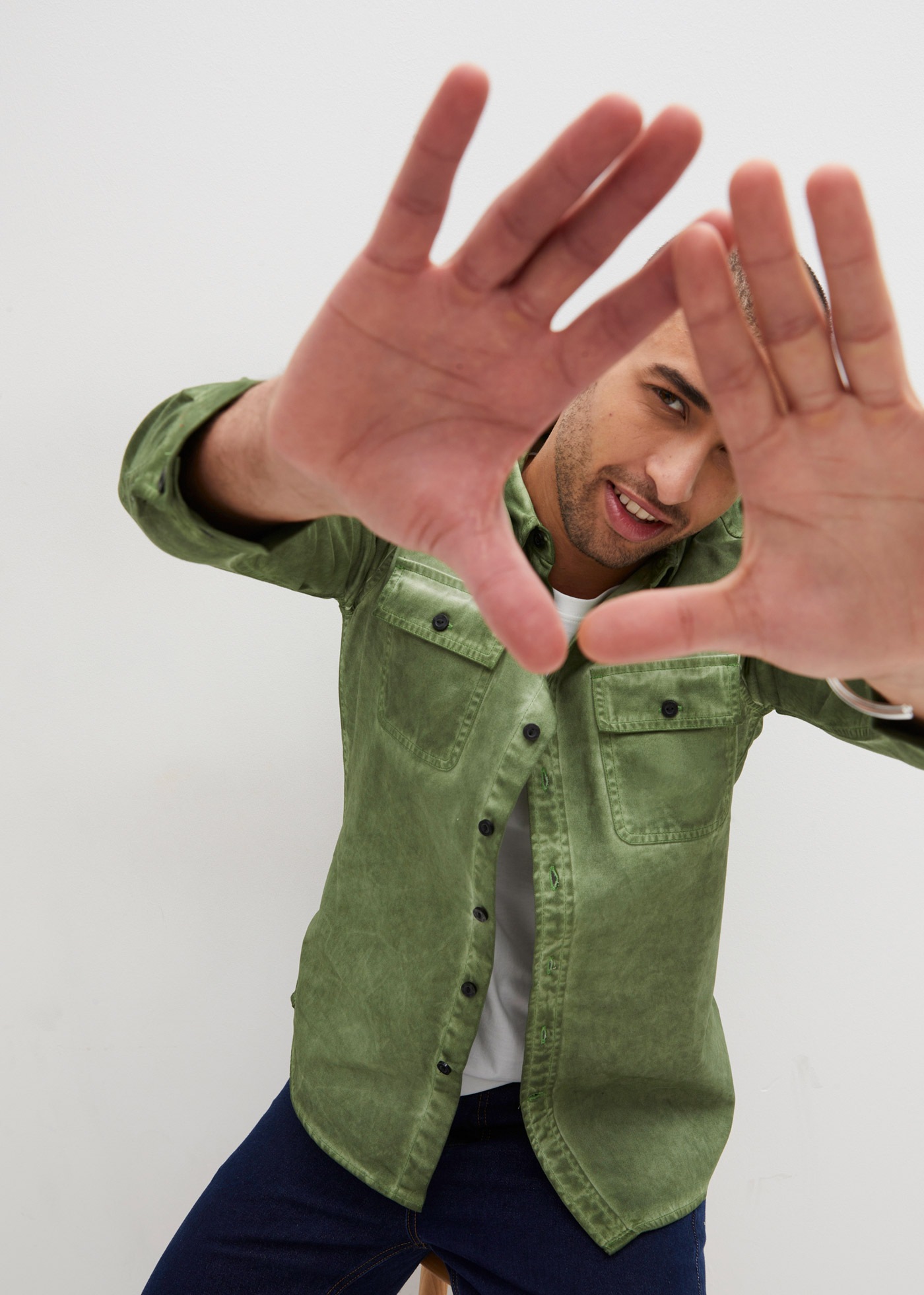 bonprix Chemise à manches longues Regular Fit, aus reiner Baumwolle, in Used-Optik, mit Brusttasche