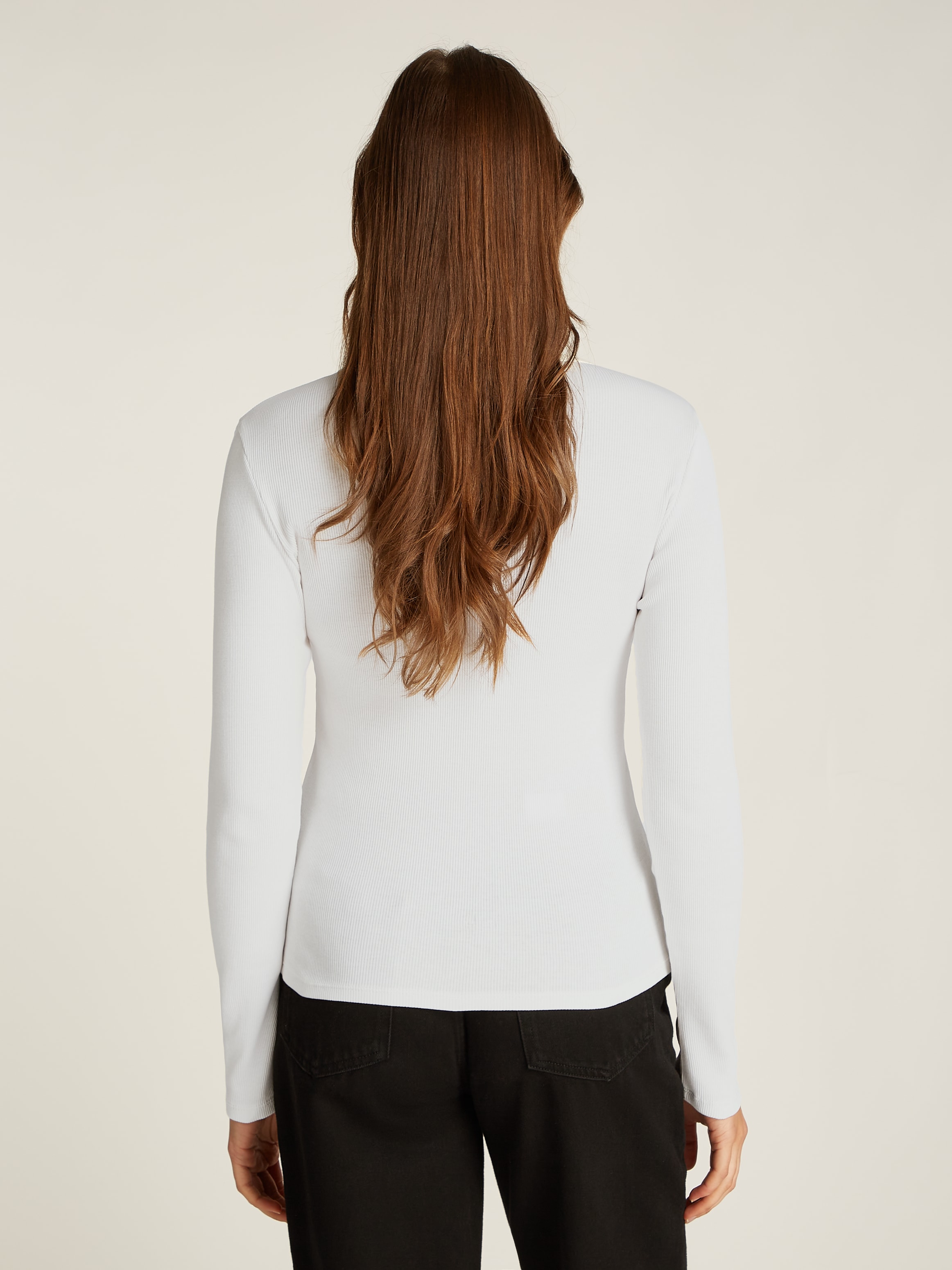 Tommy Jeans Curve Langarmshirt »TJW SLIM BUTTON RIB«, in Grossen Grössen, Rippoptik, mit Loogstickerei