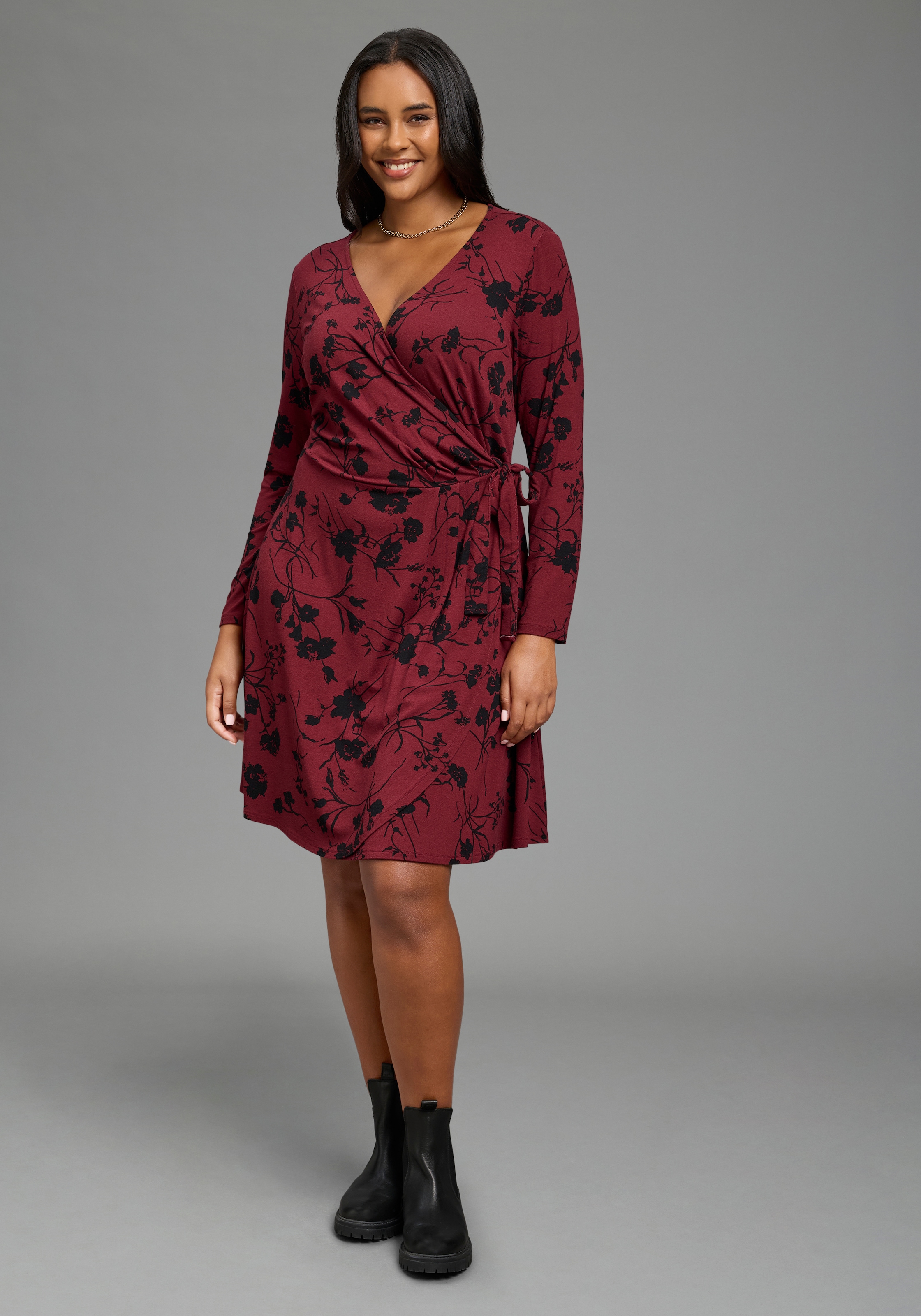 Image of Laura Scott CURVE Wickelkleid "Grosse Grössen" in grossen Grössen, aus elastischer Viskosemischung, taillierte Passform