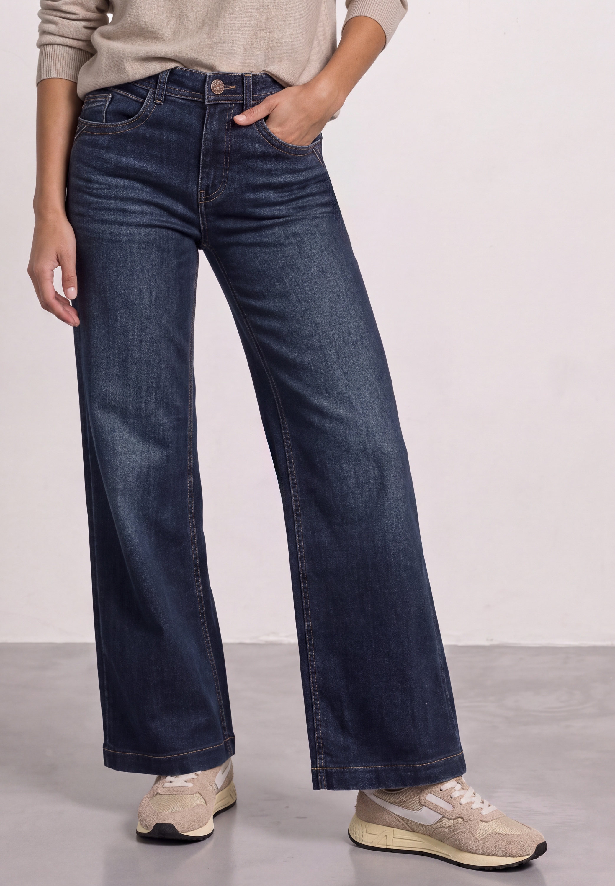 Image of STREET ONE Loose-fit-Jeans "Style Emee"
