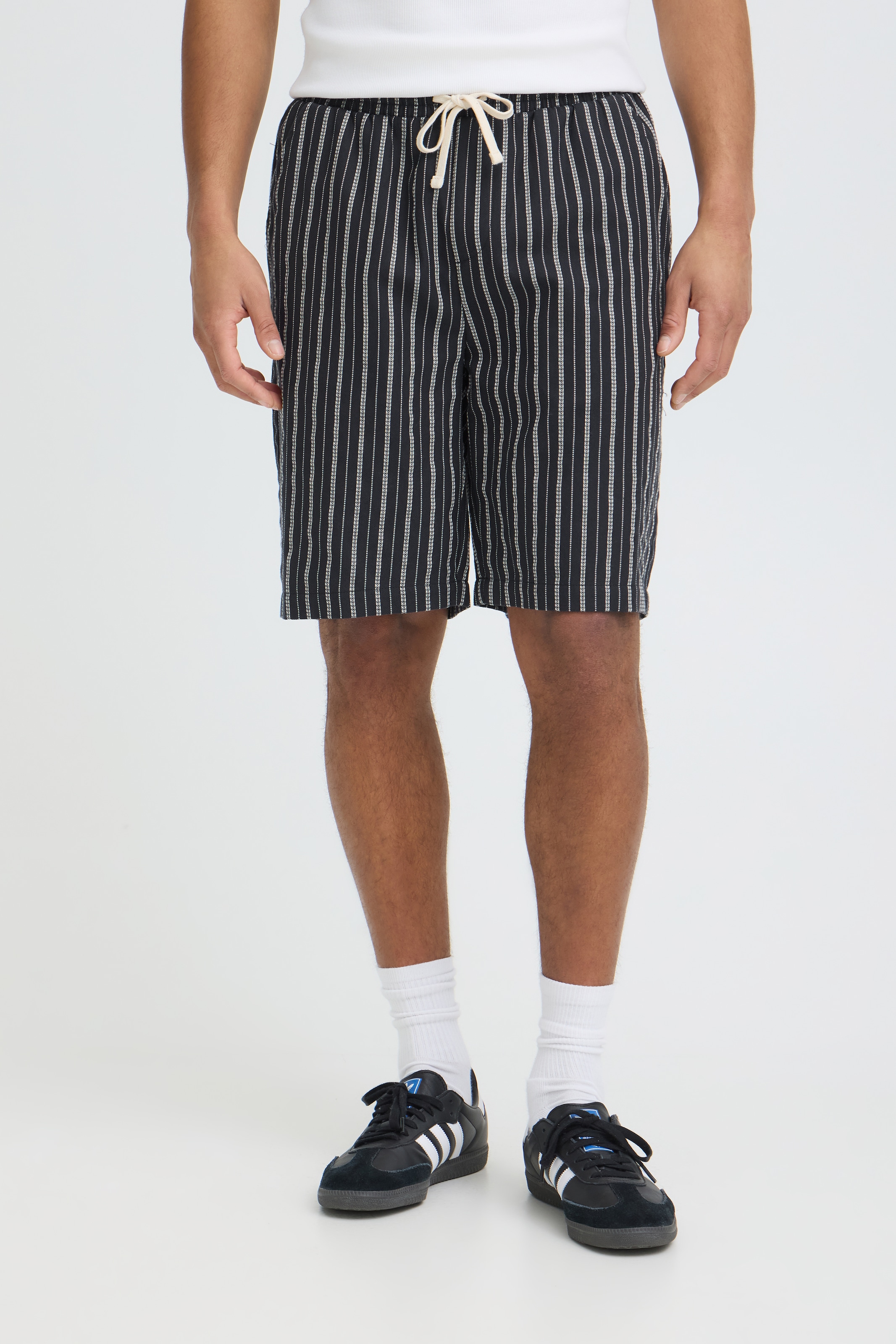 Image of Blend Bermudas "BHMAXIM RELX EASYPULL WOVENSHS" aus Baumwolle, Relaxed Fit, mit Kordelverschluss, kniefrei geschnitten