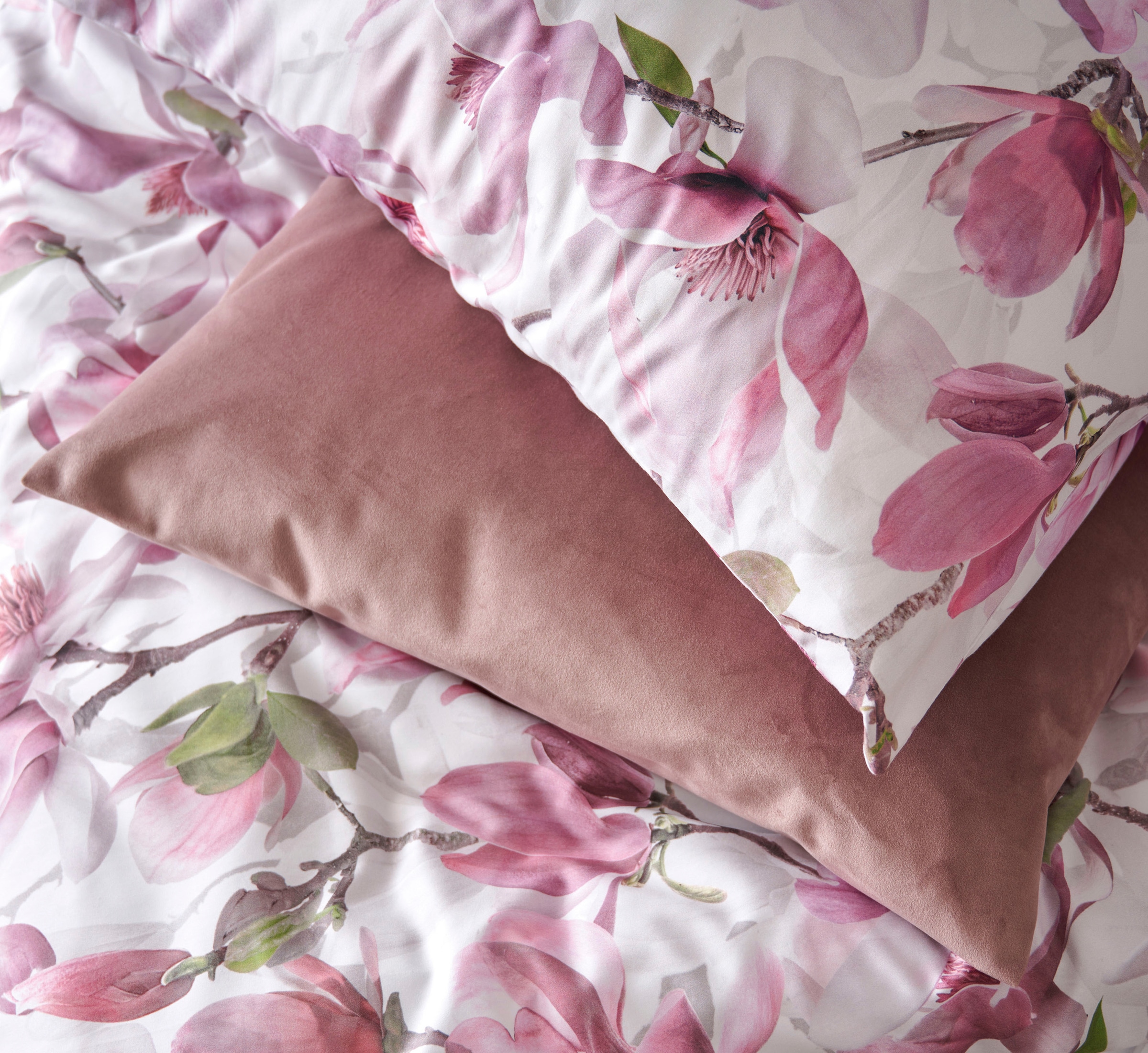 Wendebettwäsche »Dorothy«, exklusive Design Bettwäsche mit grossblütigen Magnolienzweige