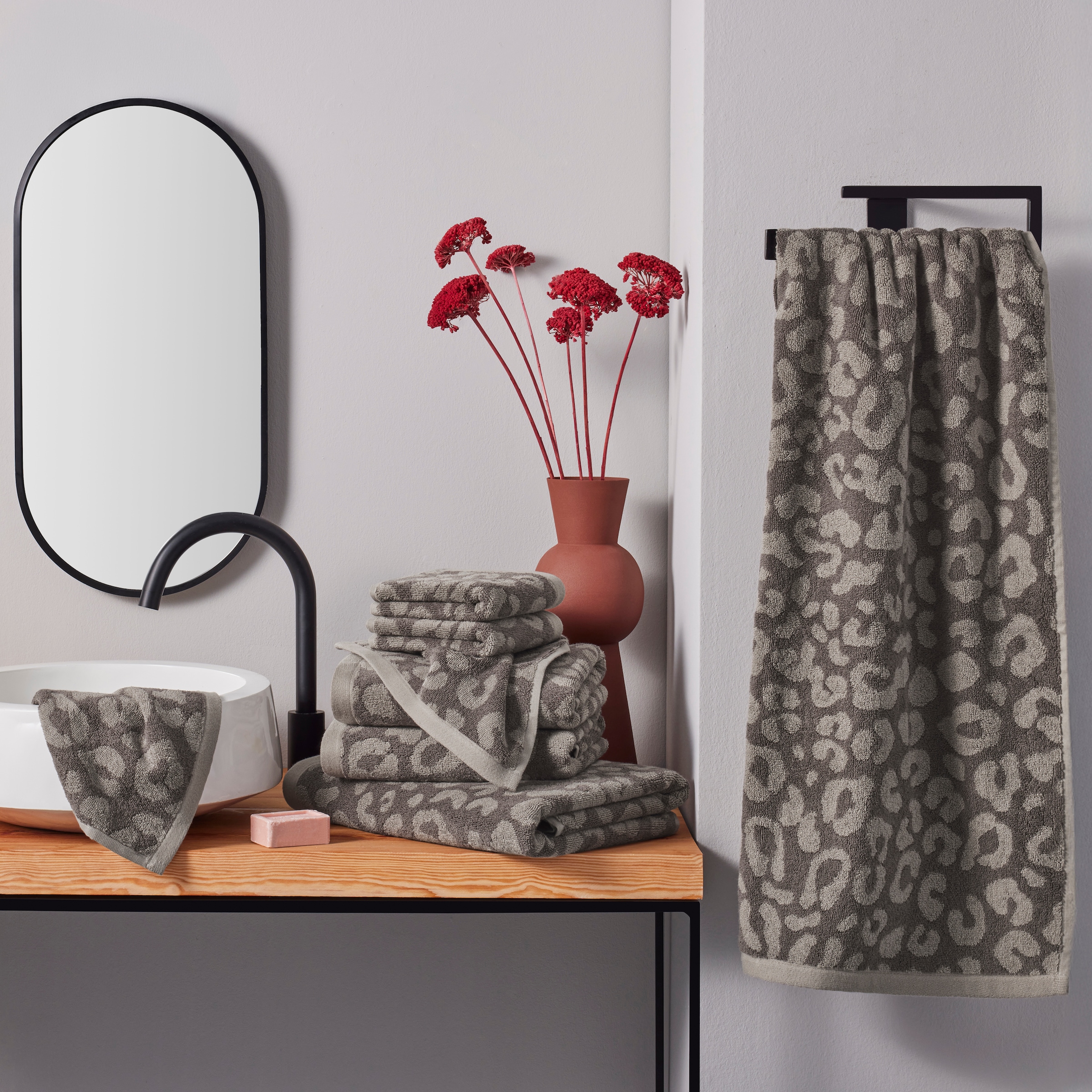 GOODproduct Handtuch Set »Regona Leo, 8 tlg. Set, Premium Handtücher, 100% Baumwolle, 550 gr/m²« 8 Frottier Animal Print, Duschtücher, Handtücher, Gästetücher, Seiftücher