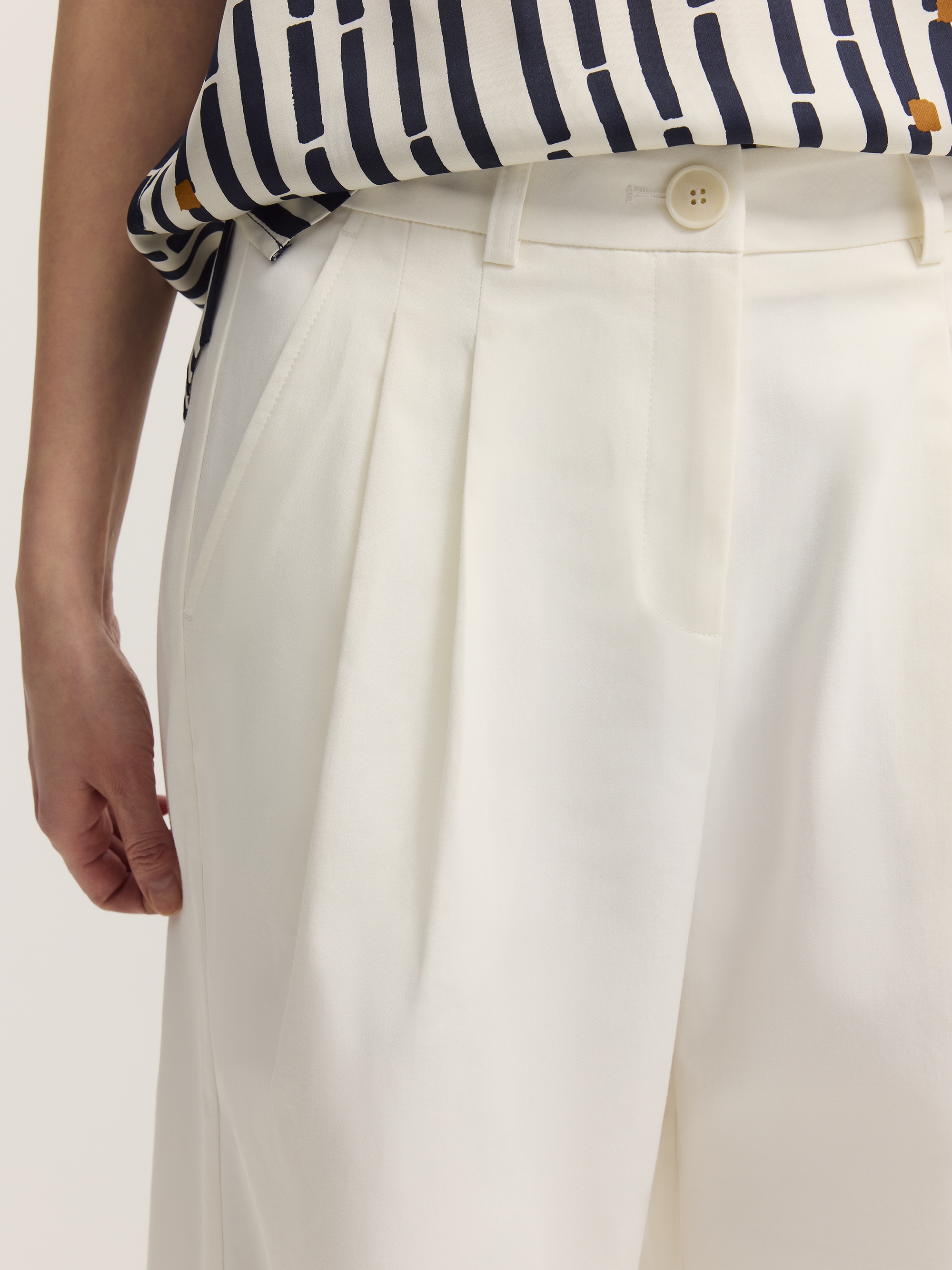 bugatti Chinos »Gerader Beinverlauf«  mit doppelter Bundfalte