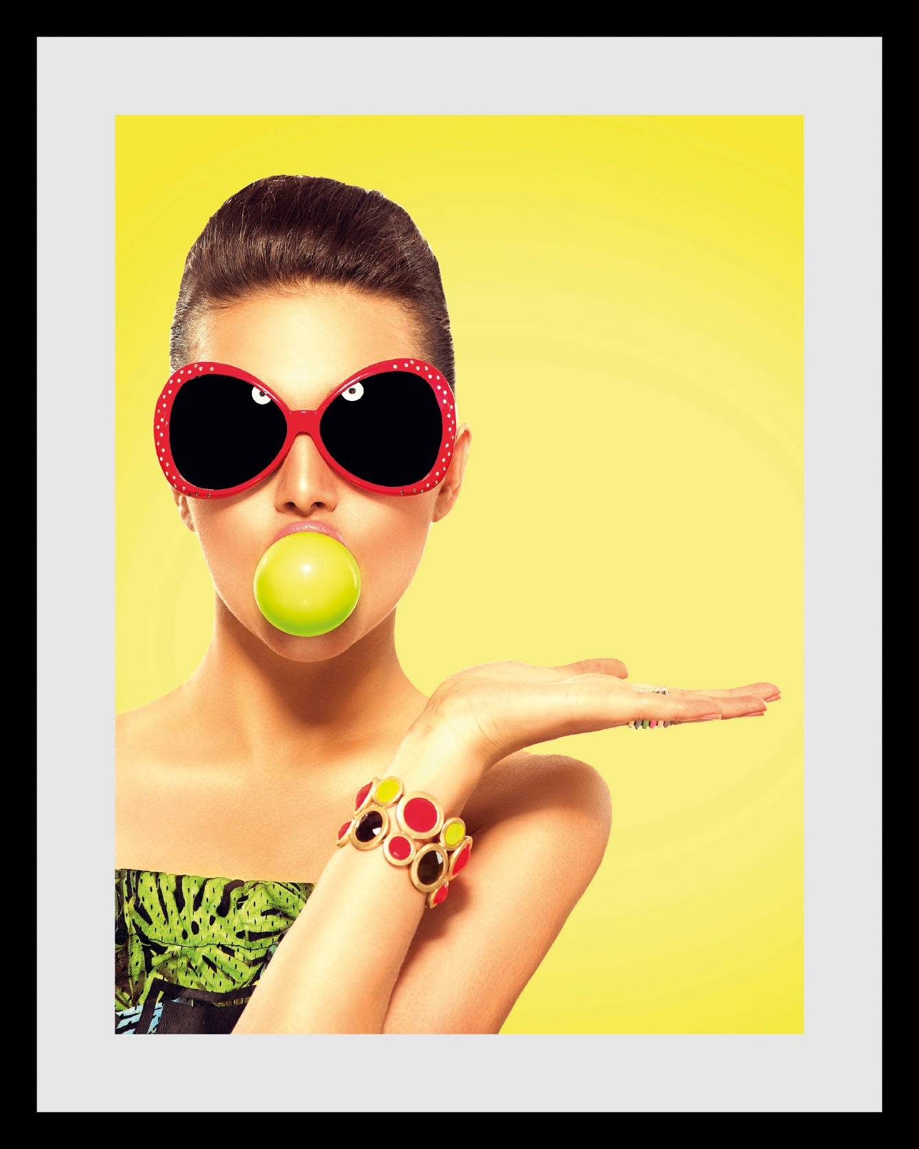 queence Bild »citruspower«, Frau-Bilder von Frauen-Art-Kunst-Fashion-Mode-Magazincover, (1 St.), HD Premium Poster-Druck inkl. Holzrahmen