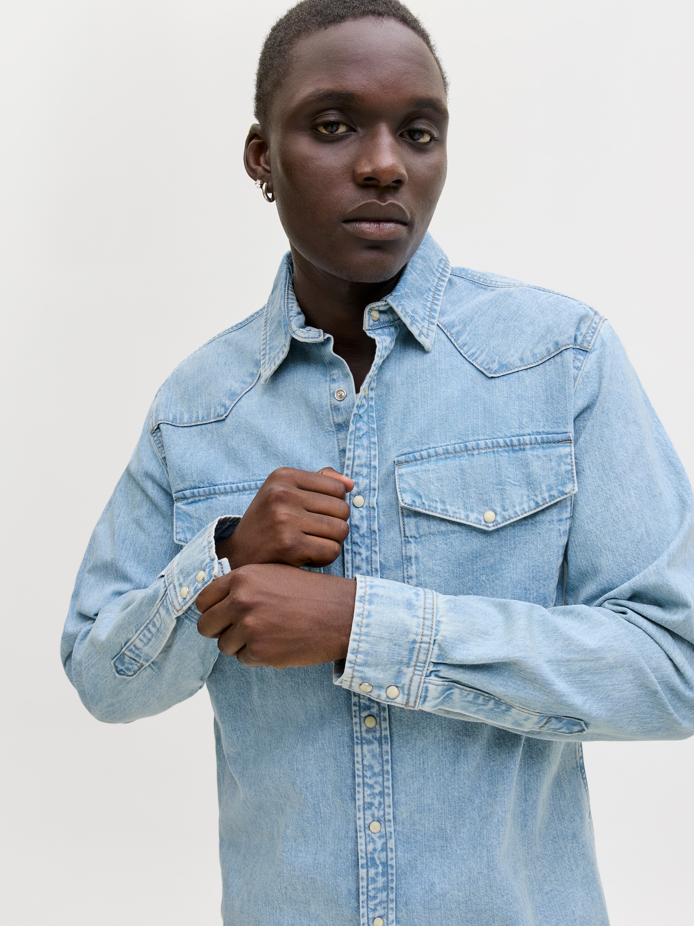 Jack & Jones Jeanshemd »JJEWESTERN JJSHIRT AT 187 NOOS« mit Brusttaschen