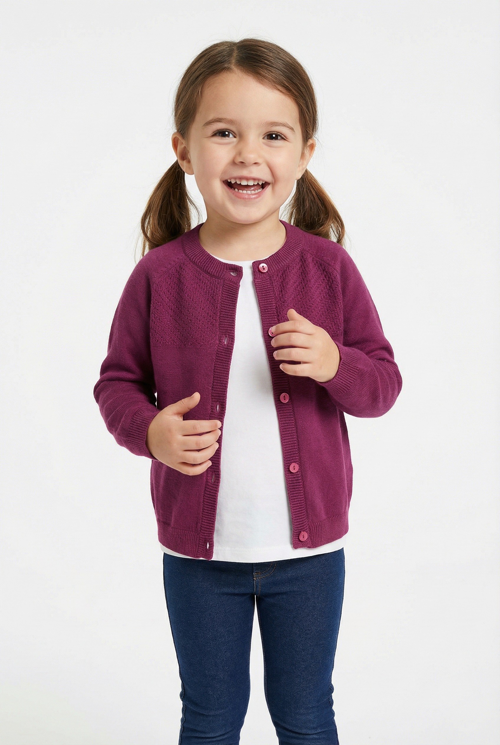 Image of happy girls Strickjacke mit hochwertigem Strickmuster im vorderen Brustbereich