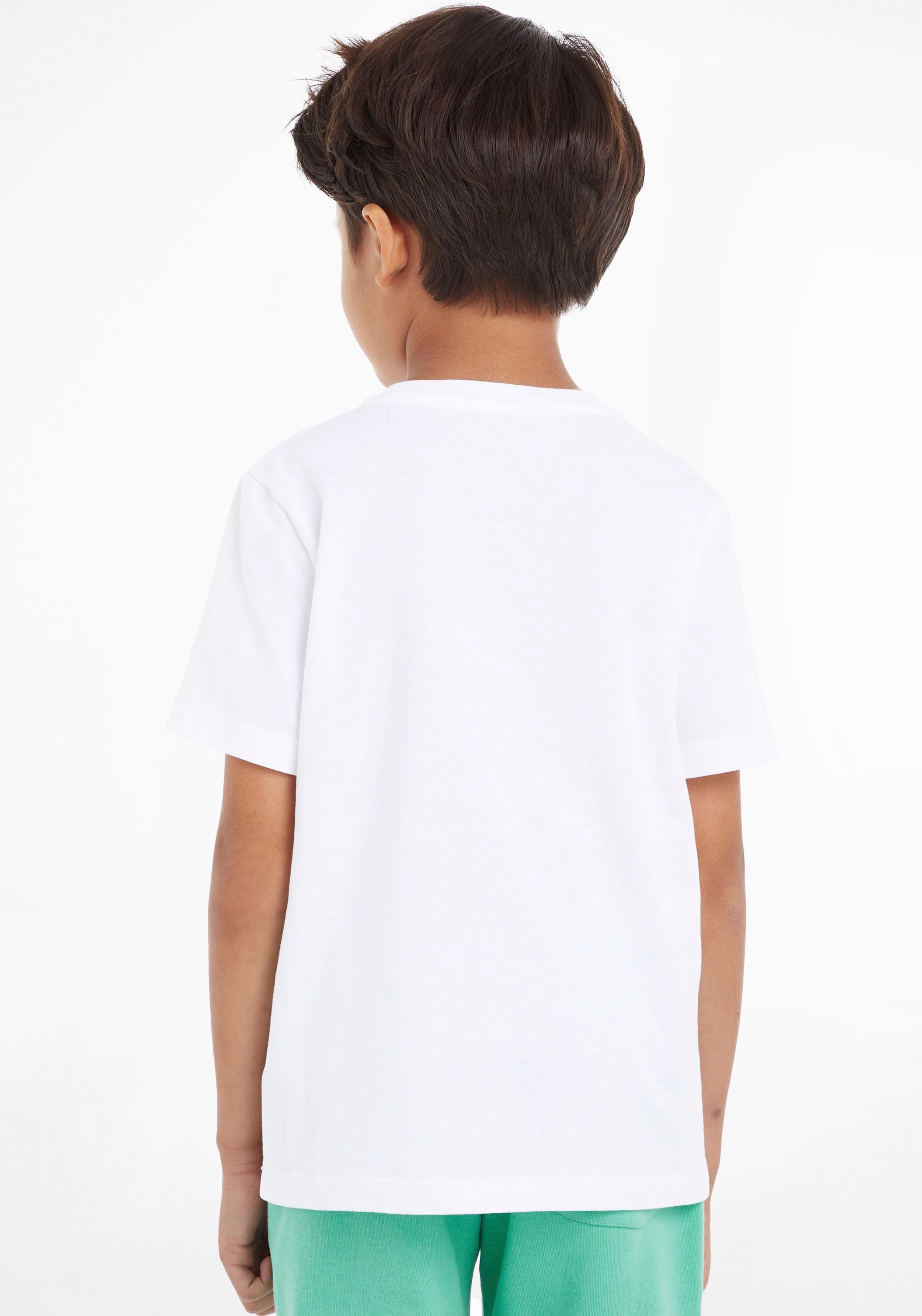 Trendige Calvin Brust Mindestbestellwert Logoschriftzug Jeans und am der auf shoppen ohne mit Ärmel Klein T-Shirt, Calvin Klein