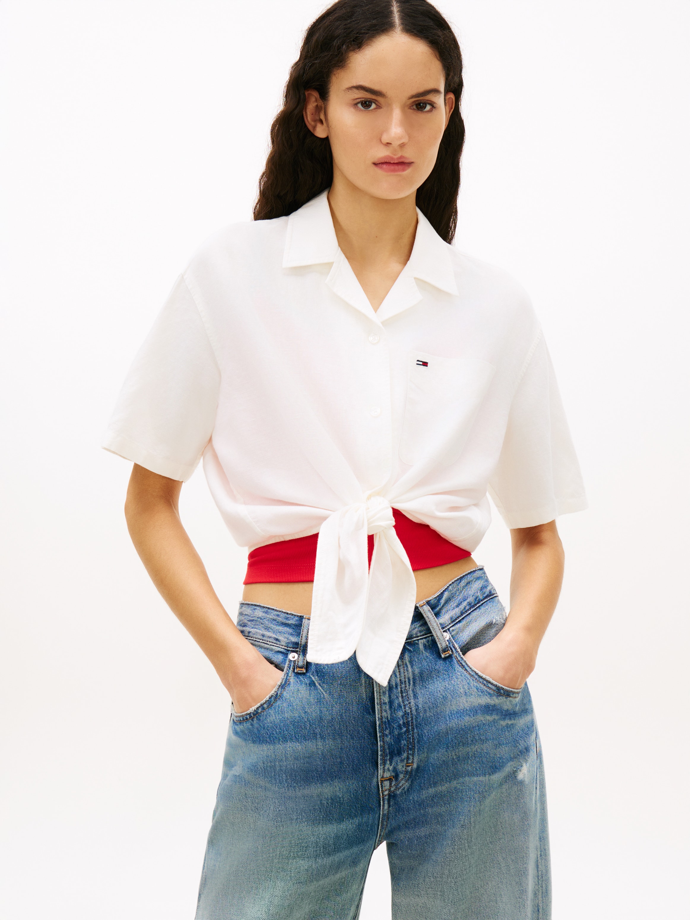 Image of Tommy Jeans Kurzarmbluse "TJW TIE FRONT LINEN SHIRT" mit Knoten-Detail am Saum, Relaxed Fit
