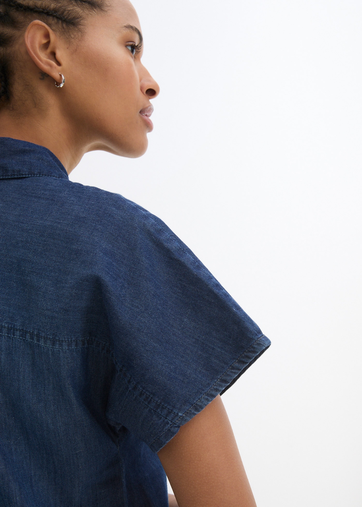 bonprix Jeanskleid für warme Tage, mit kurzem Arm, aus Baumwolle, mit Hemdblusenkragen