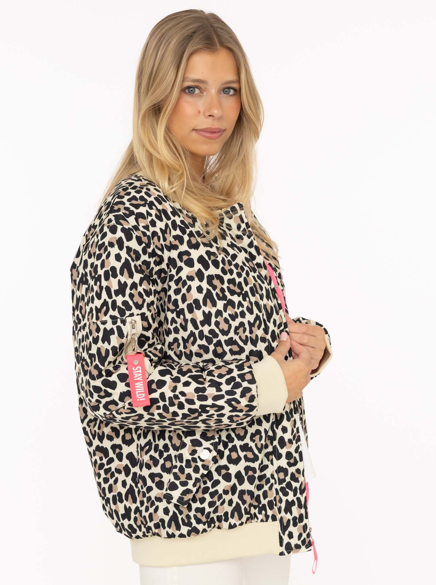 Image of Zwillingsherz Bomberjacke ""Wild Heart"" ohne Kapuze Leomuster, verdeckter Reissverschluss