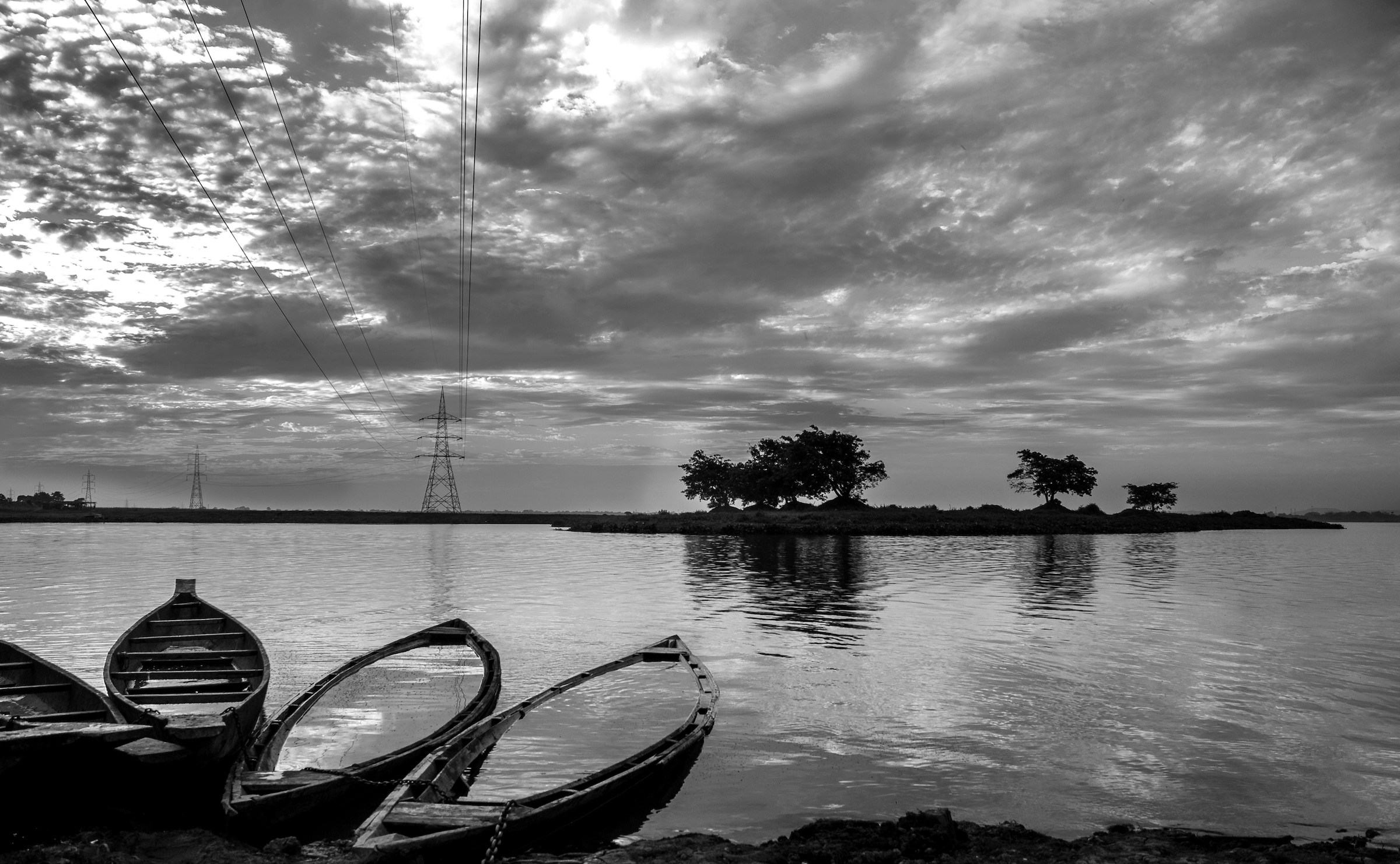 Image of Papermoon Fototapete "Boote im Wasser Schwarz & Weiss"