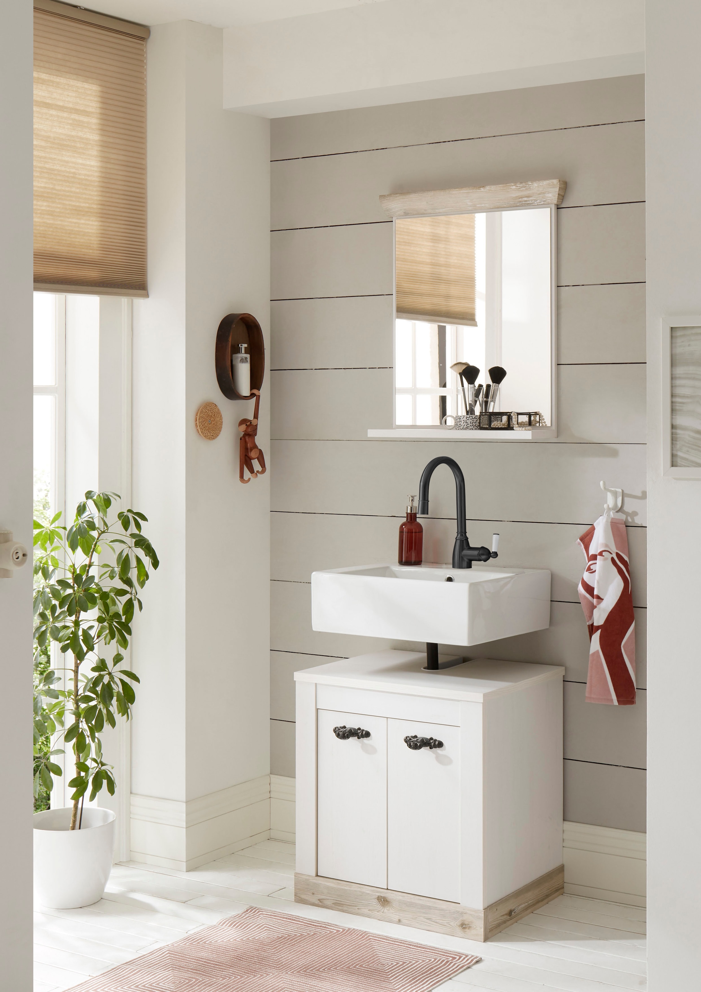 Home affaire Badmöbel-Set »Florenz, Bad im Landhausstil, 2-teiliges Badezimmer«, (2 St.), Waschbeckenunterschrank und Spiegel, in Pinie Weiss, Stauraum