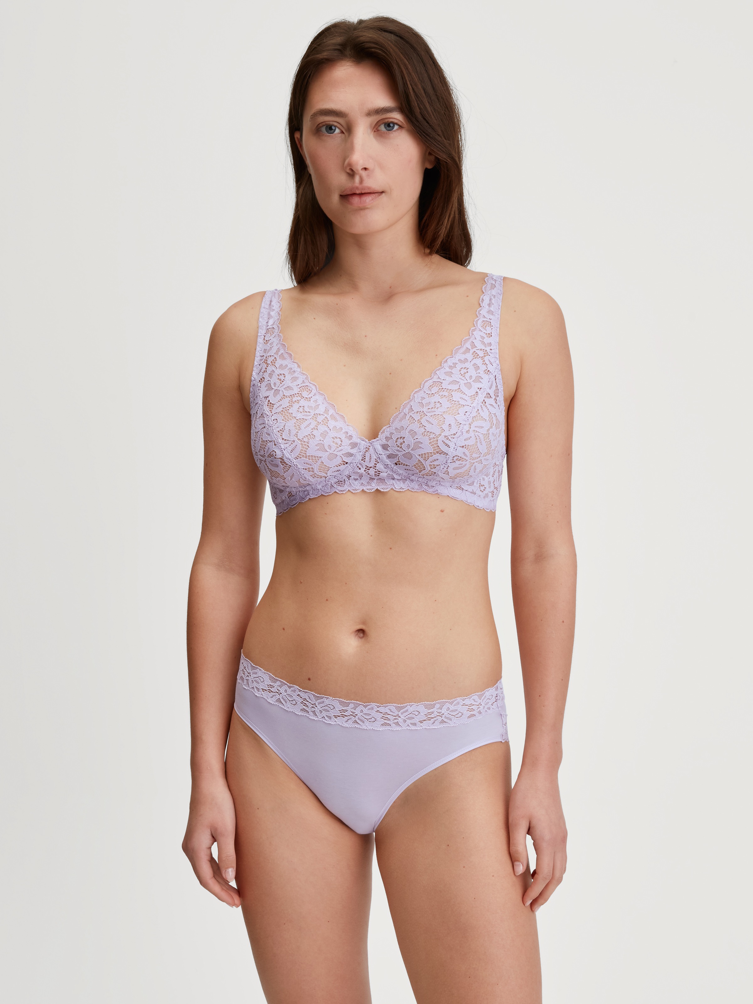CALIDA Slip »Natural Comfort Lace«, verspielte Spitze, Regular-Cut, elastischer Single Jersey, weich