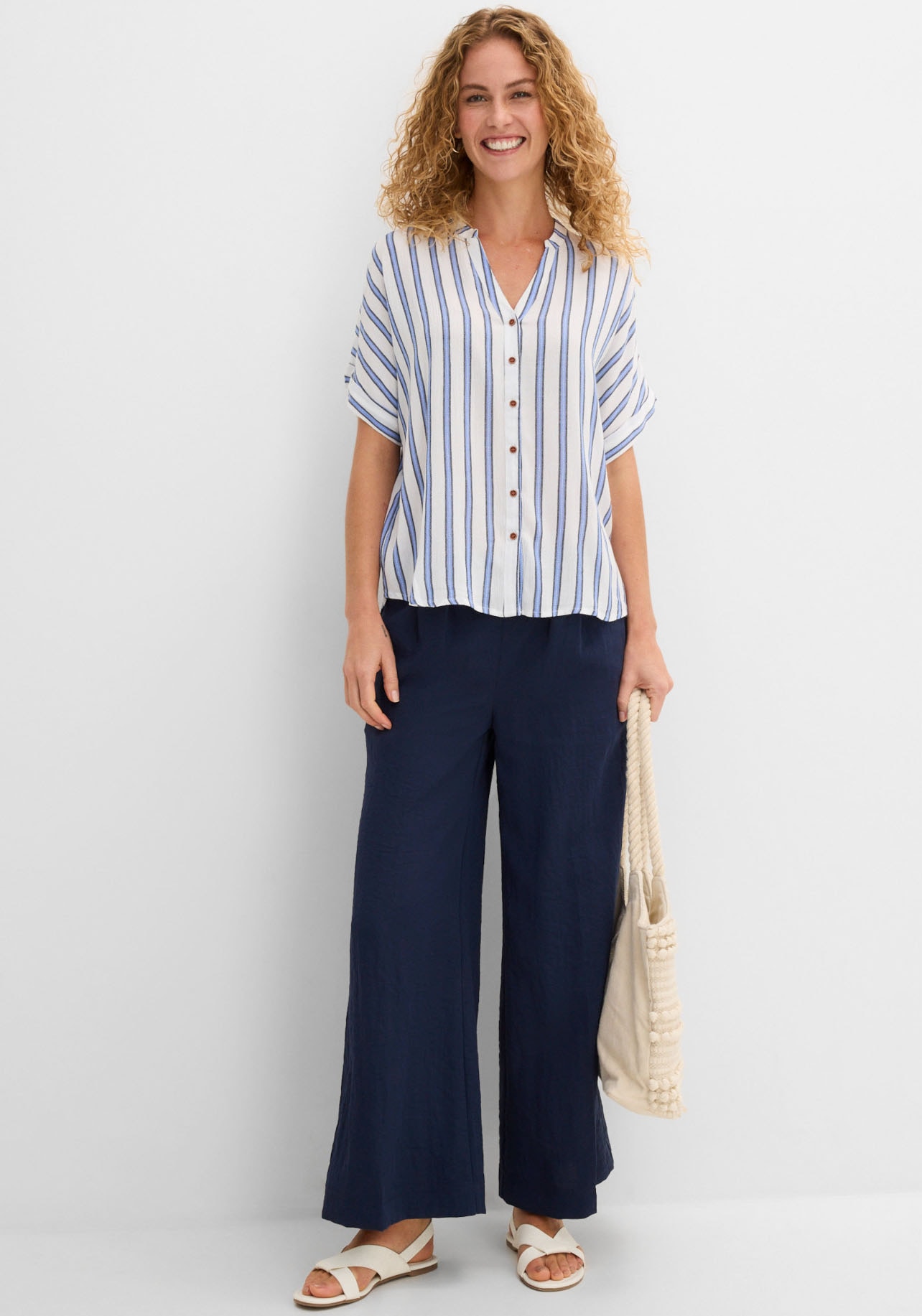 bonprix Blouse chemise avec col montant étroit et encolure en V