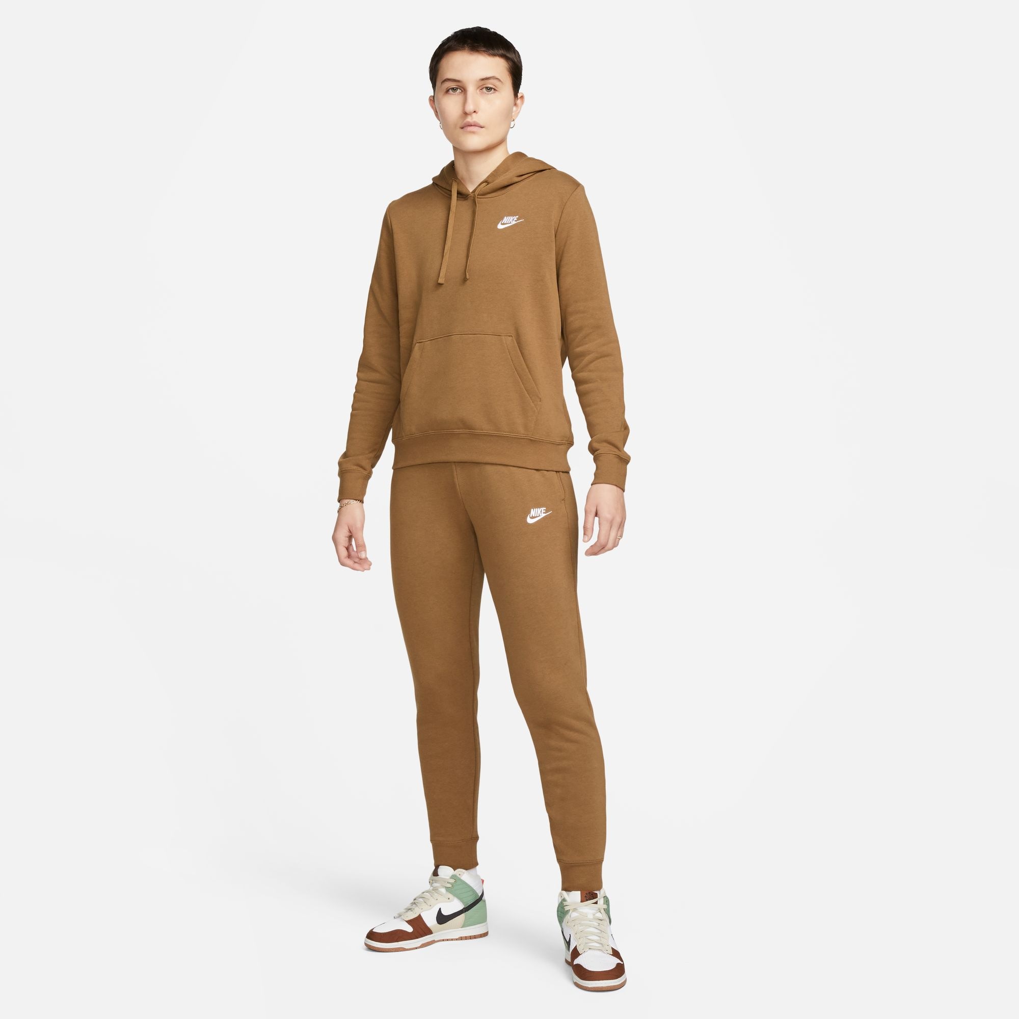 Nike Sportswear Jogginghose »CLUB FLEECE WOMEN'S MID-RISE JOGGERS«