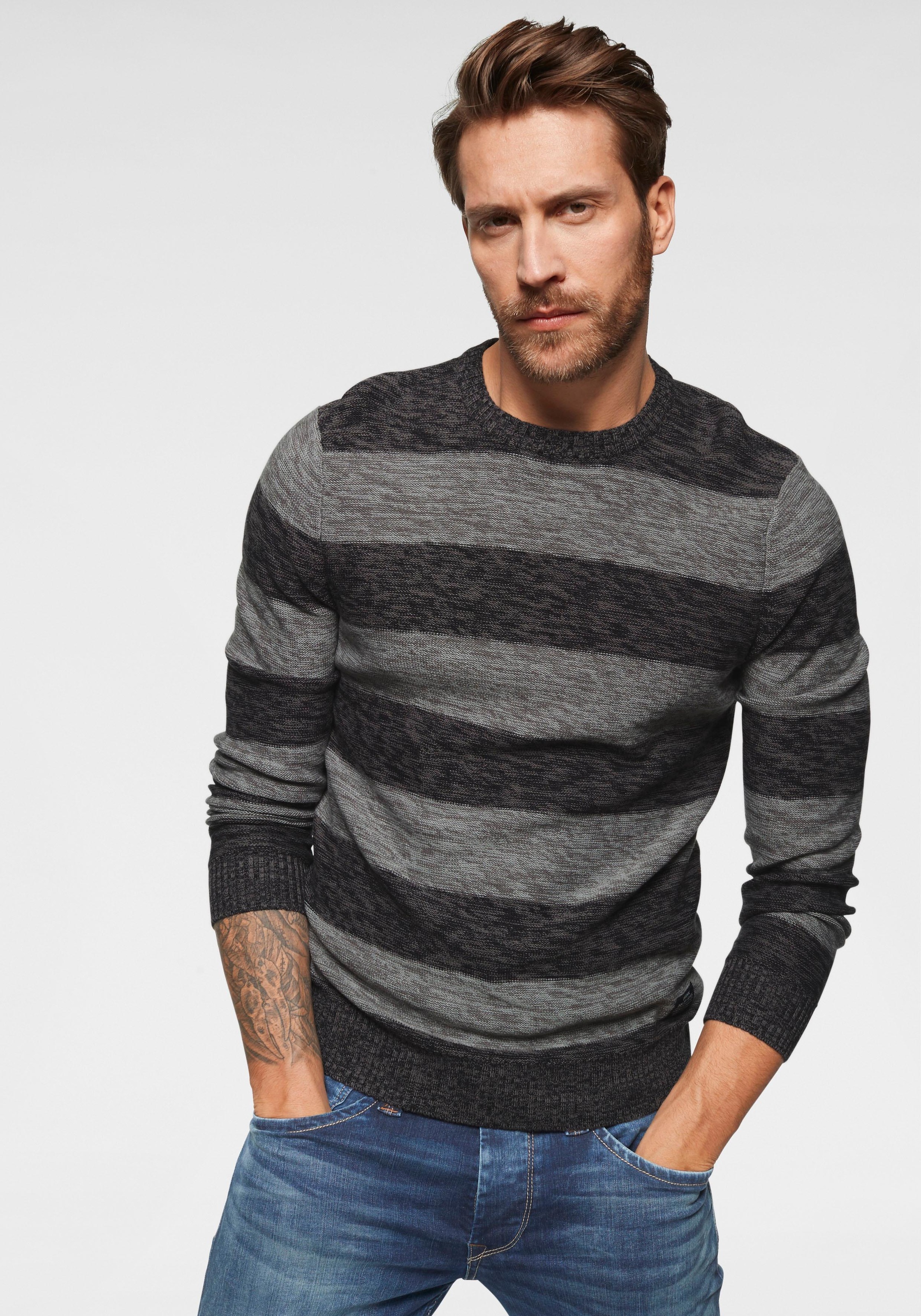 Image of John Devin Rundhalspullover, mit Badge am Saum bei Ackermann Versand Schweiz