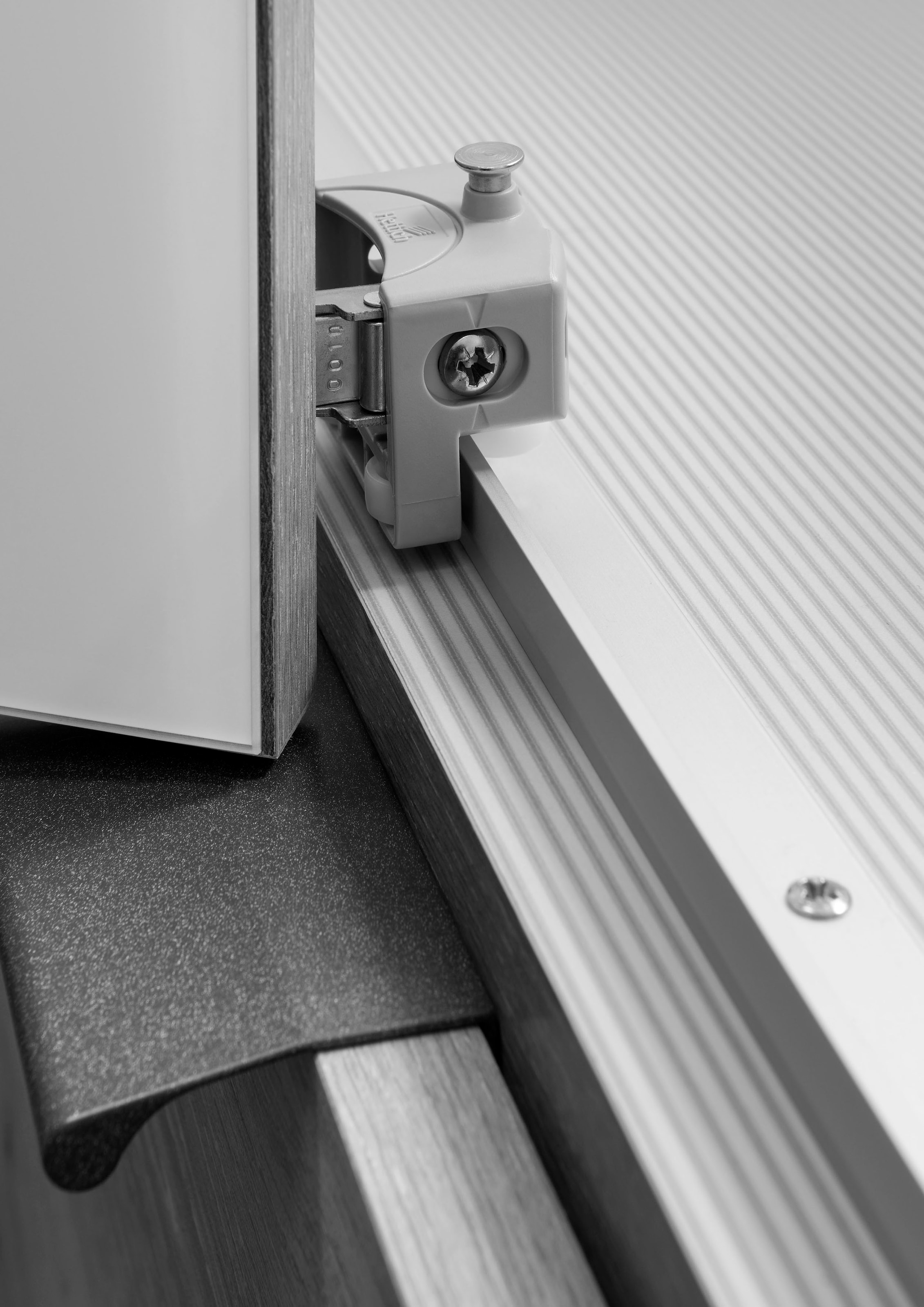 WIEMANN Armoire à portes pliantes »Monaco« mit Glasfront sowie hochwertige Beschläge