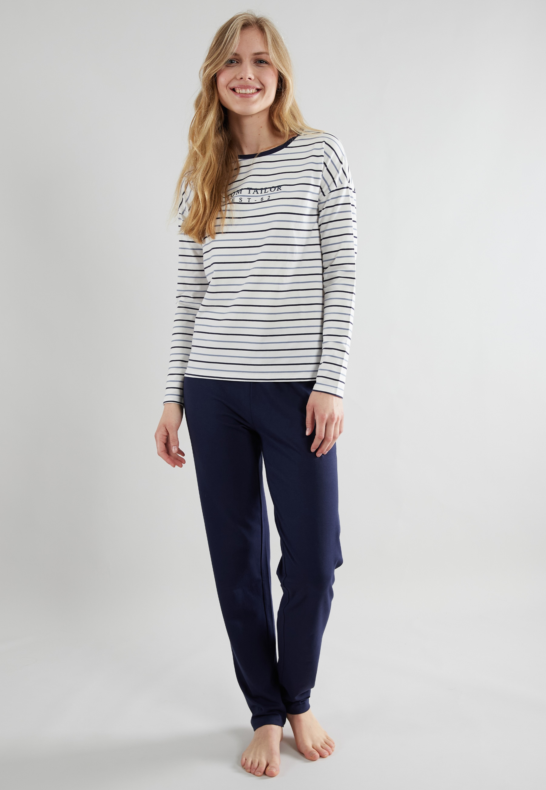 Image of TOM TAILOR Pyjama "Zaria" 2 gestreiftes Oberteil, mit Rundhalsausschnitt und langem Arm