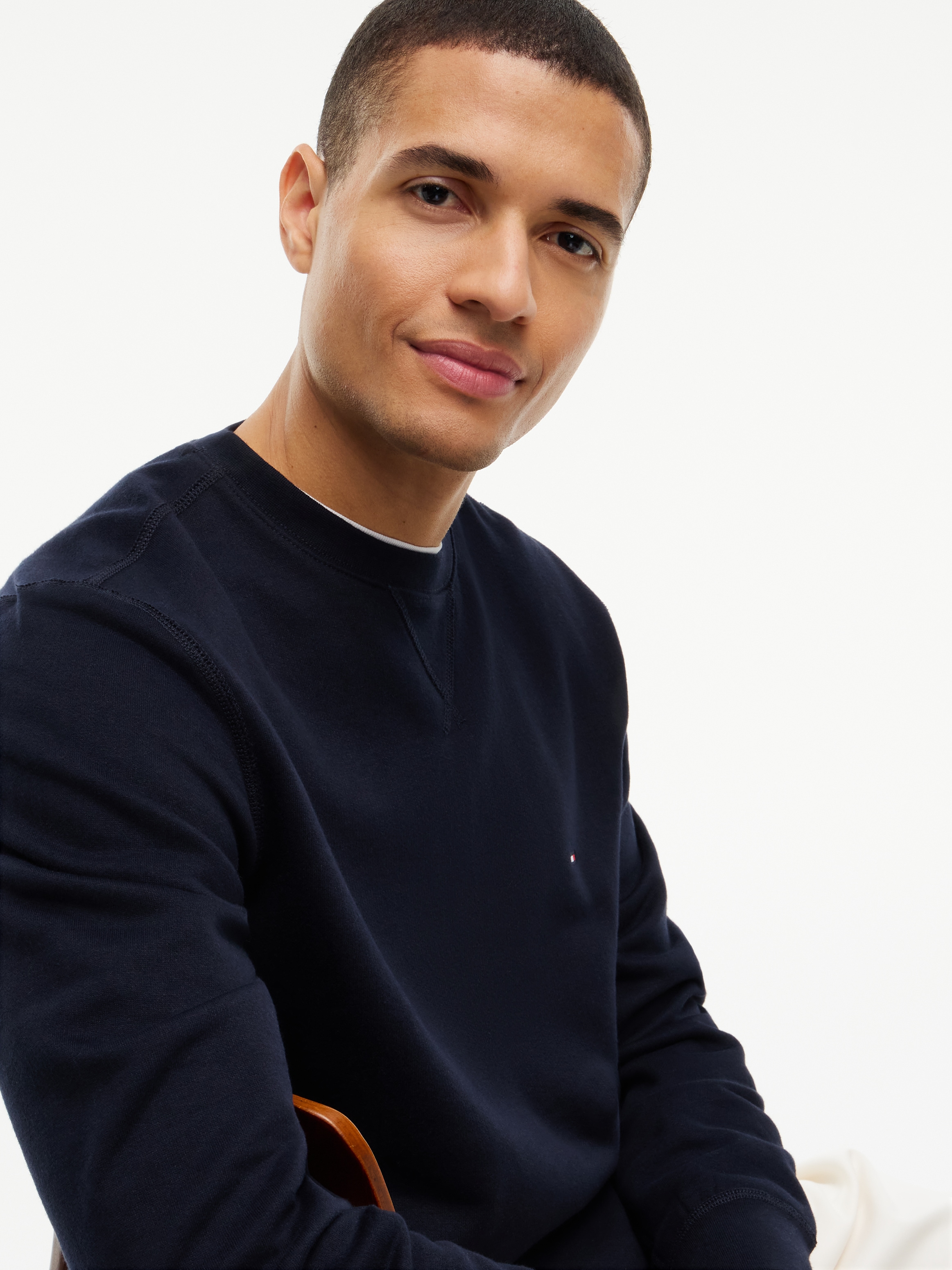 Tommy Hilfiger Sweat-shirt »ESSENTIAL FLEECE CREWNECK«, avec broderie logo Tommy Hilfiger, coupe régulière
