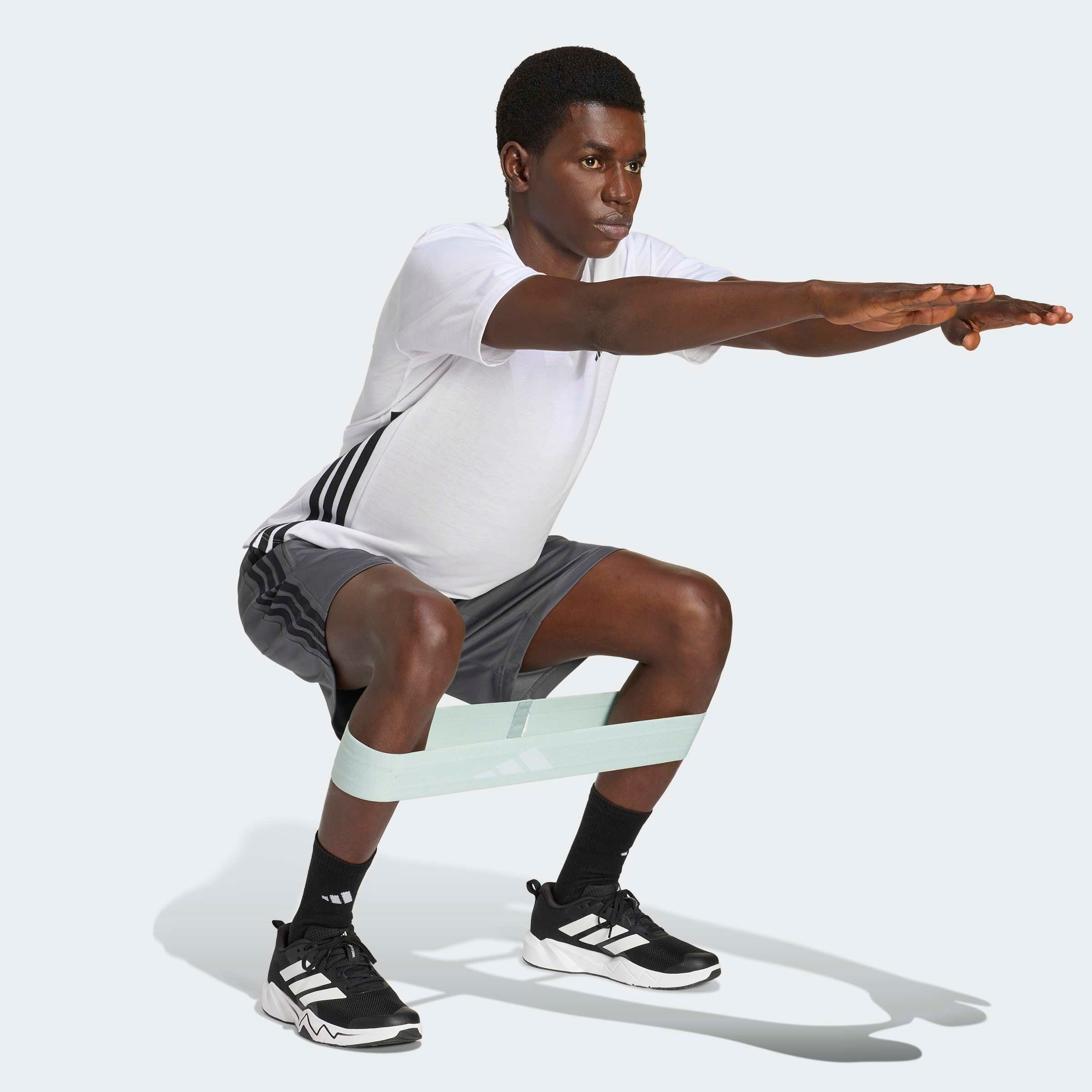 adidas Performance Shorts »WORKOUT ESSENTIALS BASE 3-STREIFEN WOVEN«  für Fitness und Sportmode, normal-weite Passform