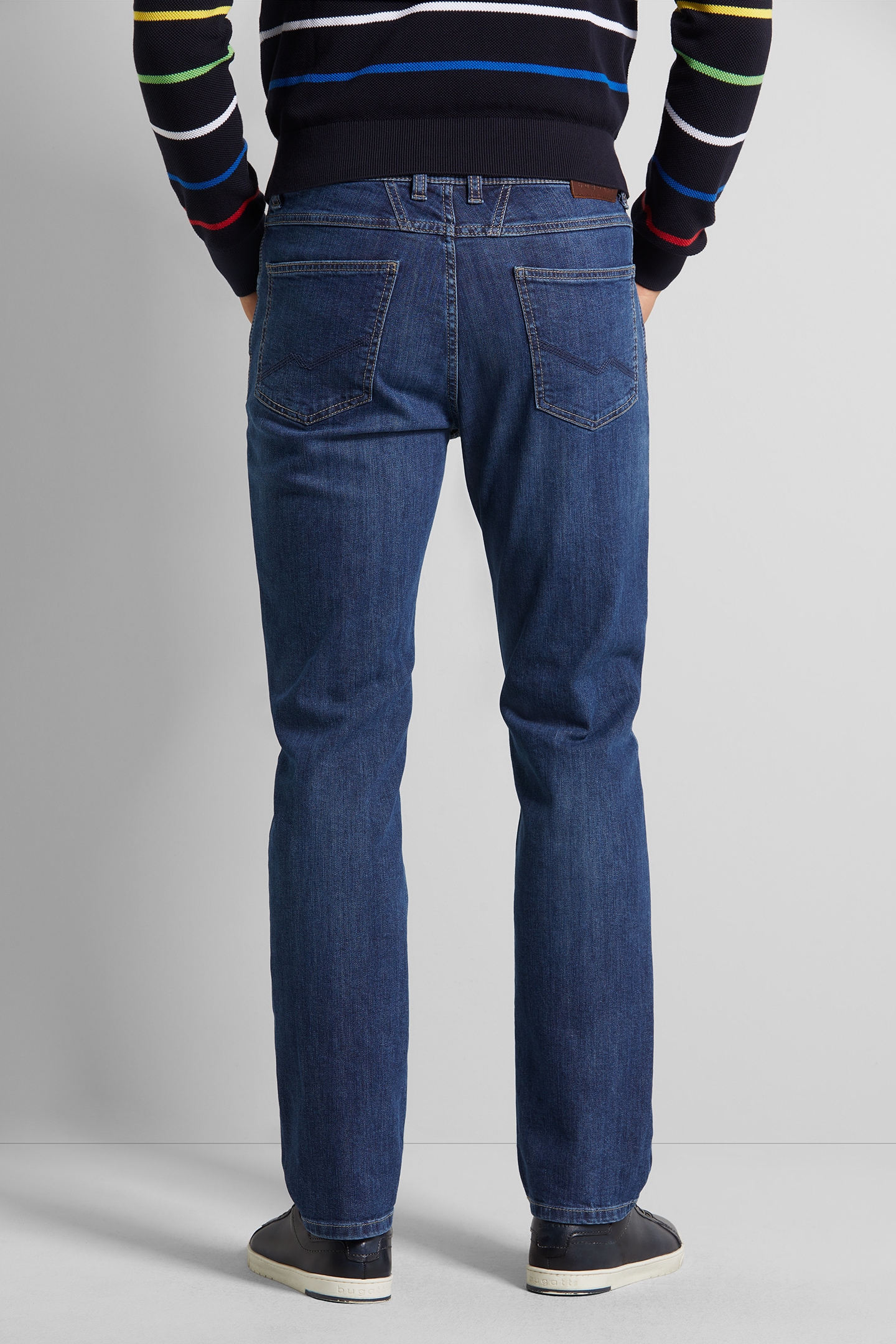 bugatti 5-Pocket-Jeans, mit einem leichten Used-Look