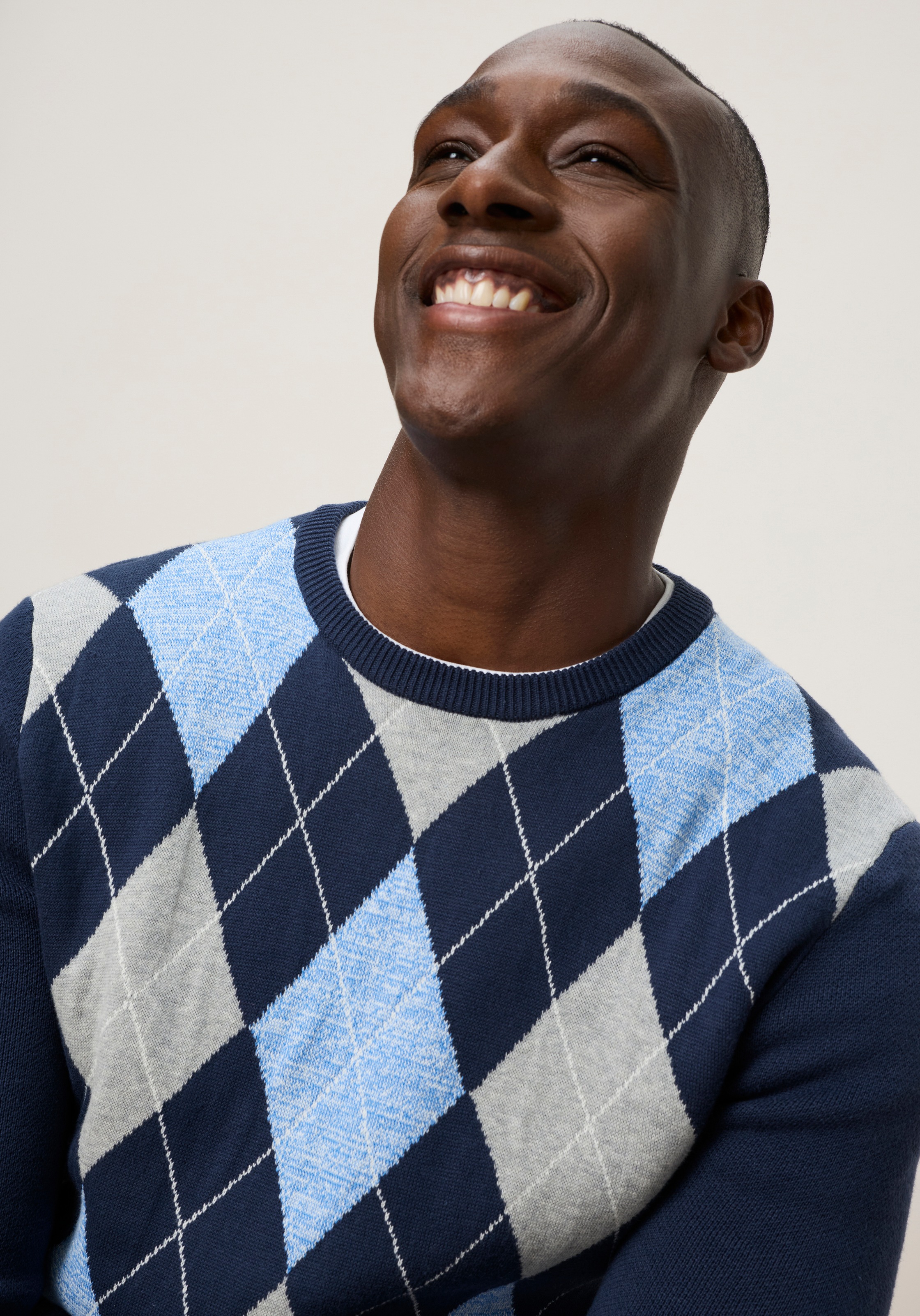 DELMAO Pull à col rond »Trendiger Style !« maille fine avec motif losanges, idéal pour la mi-saison