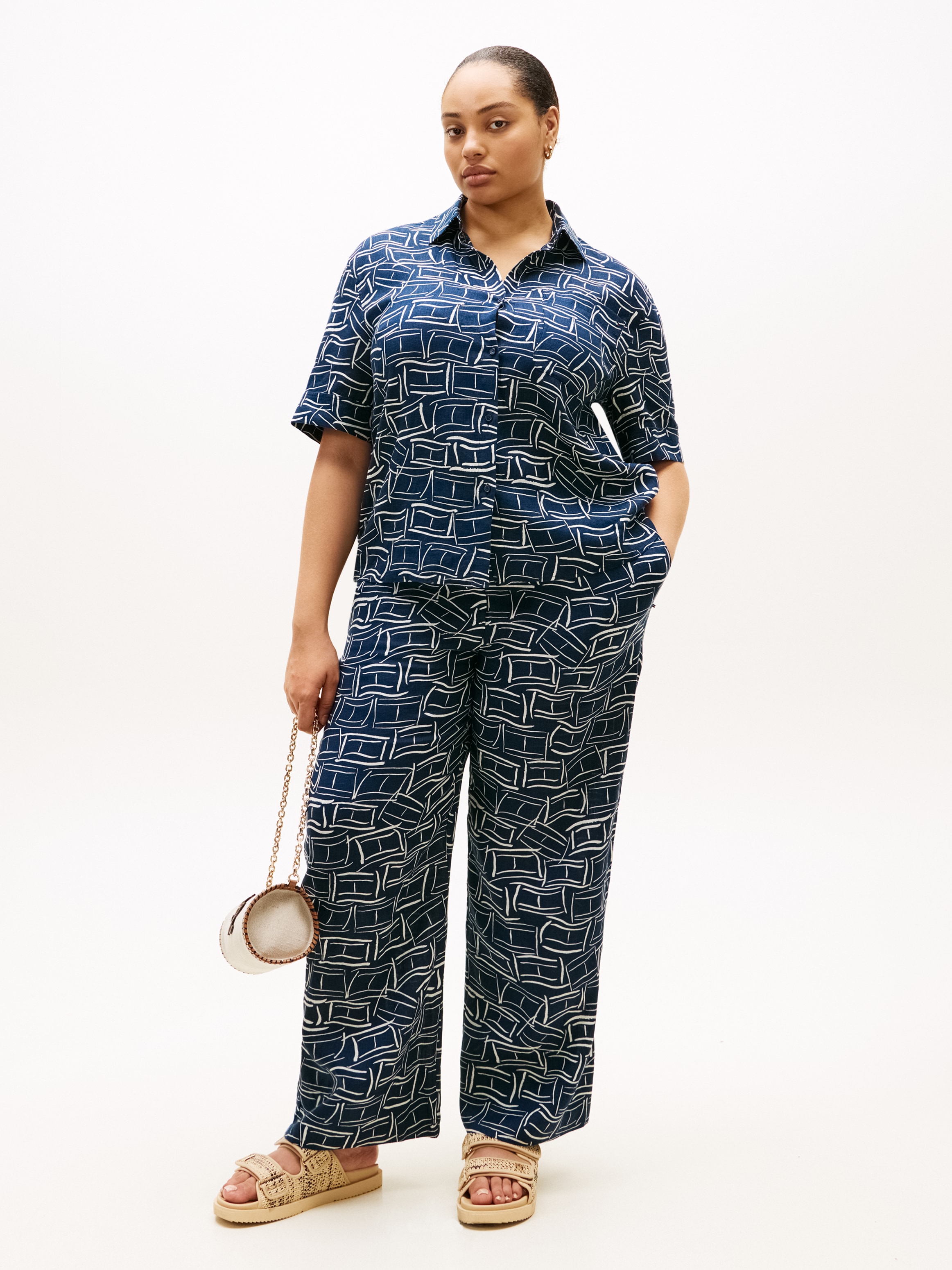 Tommy Hilfiger Curve T-shirt à manches courtes »CRV ESS LINEN SHIRT WITH SS« in grossen Grössen