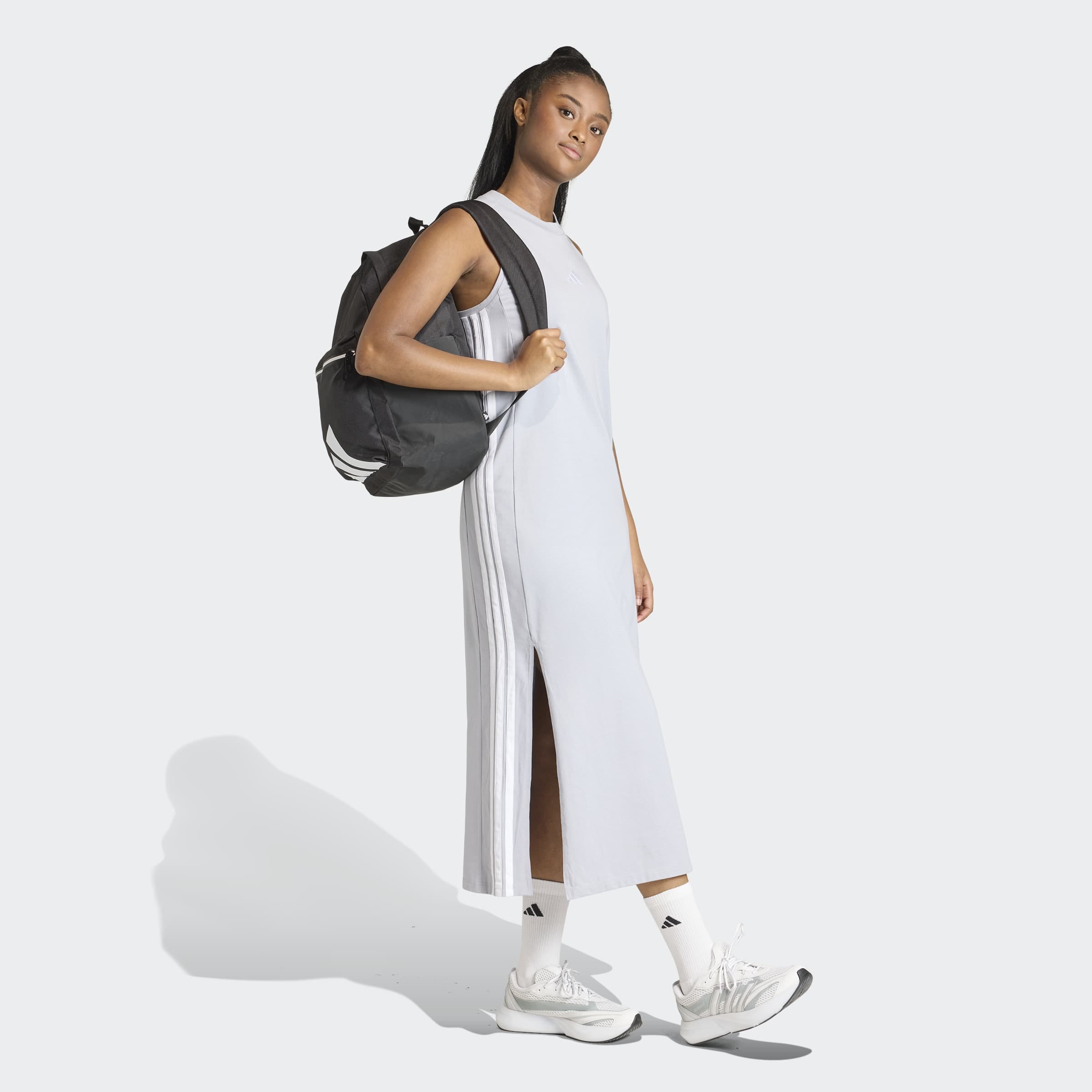 adidas Sportswear Shirtkleid »ESSENTIALS 3-STREIFEN LONG RACERBACK« ärmelloses Racerback-Design, sportlicher Stil, ohne Verschluss