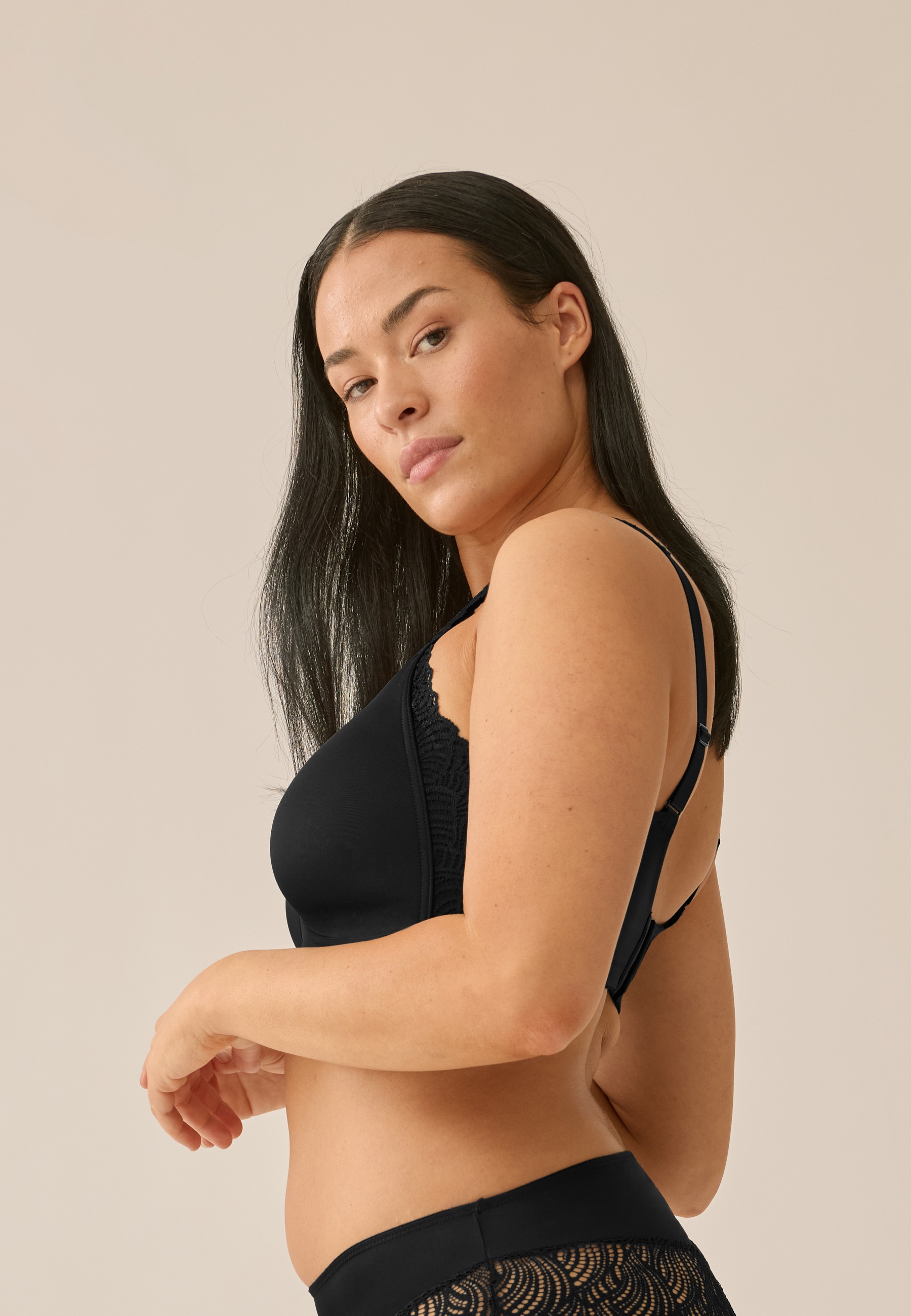 Naturana Bügelloser BH, vorgeformte Cups, breite Träger, ohne Bügel, mit Spitze, bequem