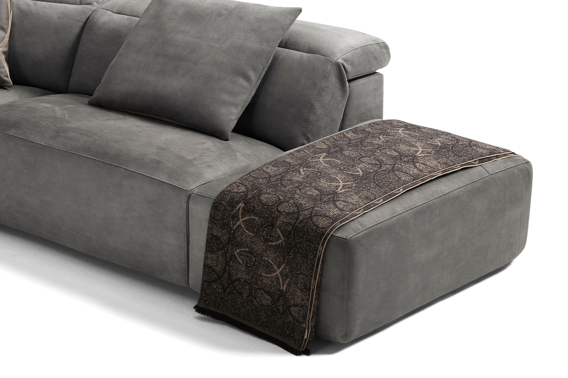 Egoitaliano Ecksofa »Beverly, extravangantes Designsofa mit erstklassigem Sitzkomfort« wahlweise mit elektrischer Relaxfunktion, Kopfteilverstellung