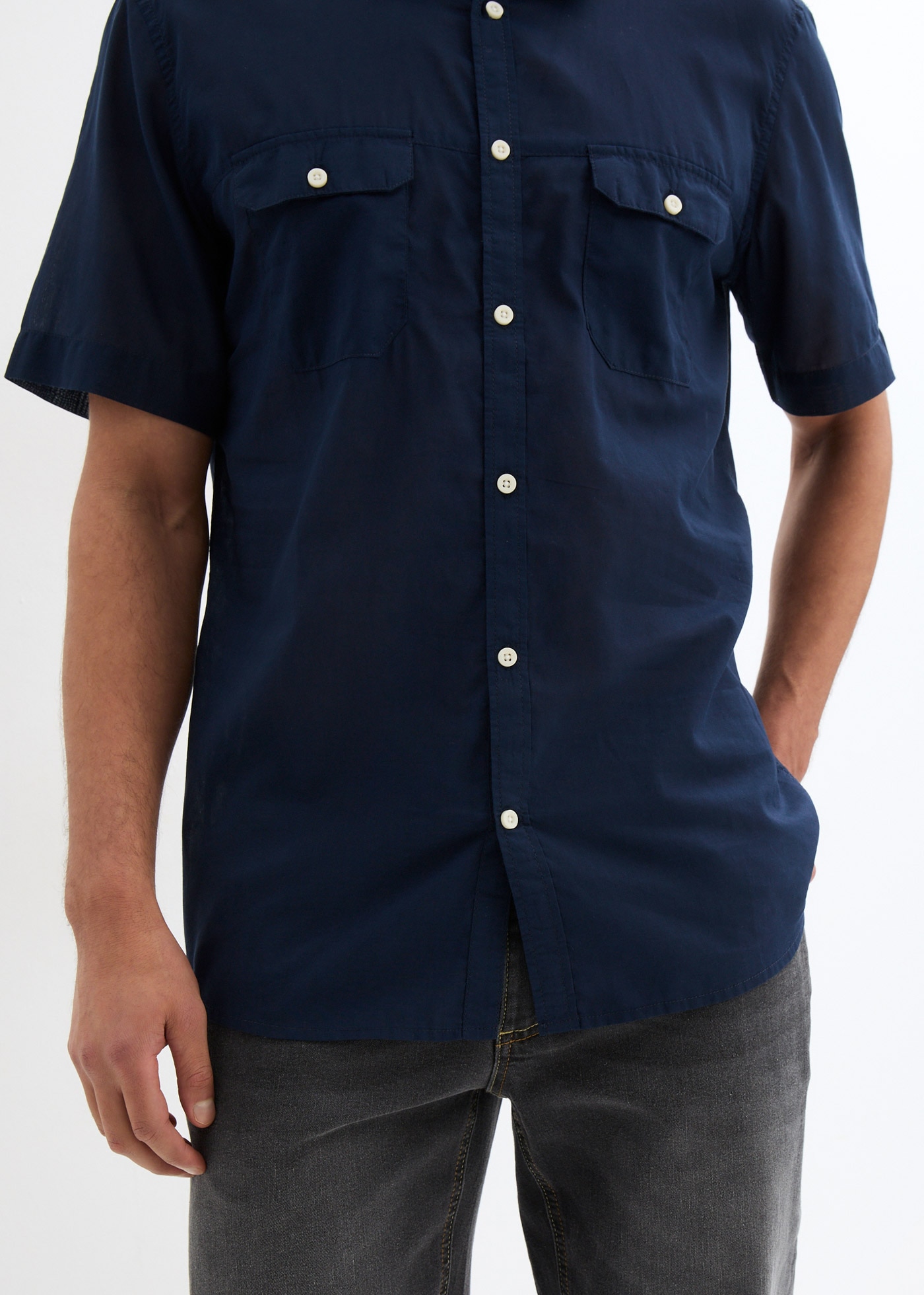 bonprix Chemise à manches courtes »Kurzarmhemd aus reiner Baumwolle« Regular Fit, aus Baumwolle, mit Brusttaschen, Kentkragen