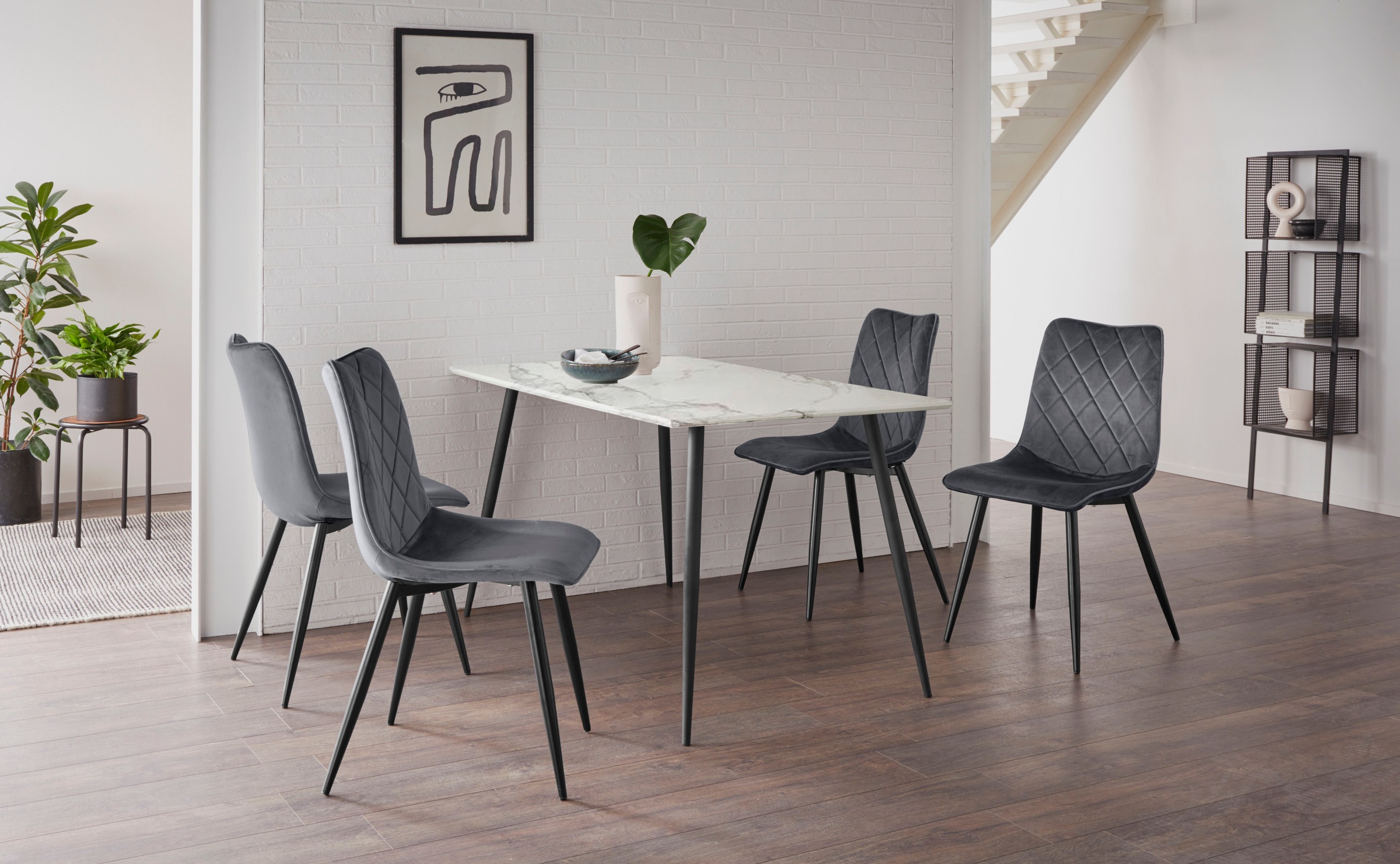 Image of Leonique Essgruppe »Dino+Belo«, (5 tlg.), Tisch 140 cm breit, 4 Stühle mit Bezug in Samtstoff, schwarzes Metallgestell bei Ackermann Versand Schweiz