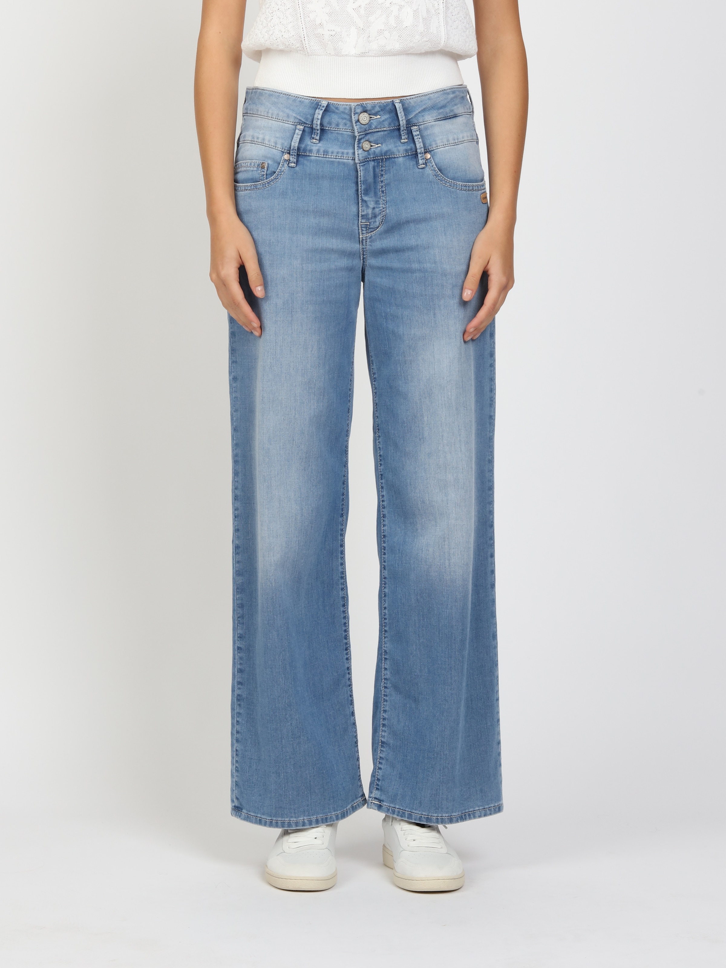 Image of GANG Weite Jeans "94CARA" Light Denim mit Doppelbund