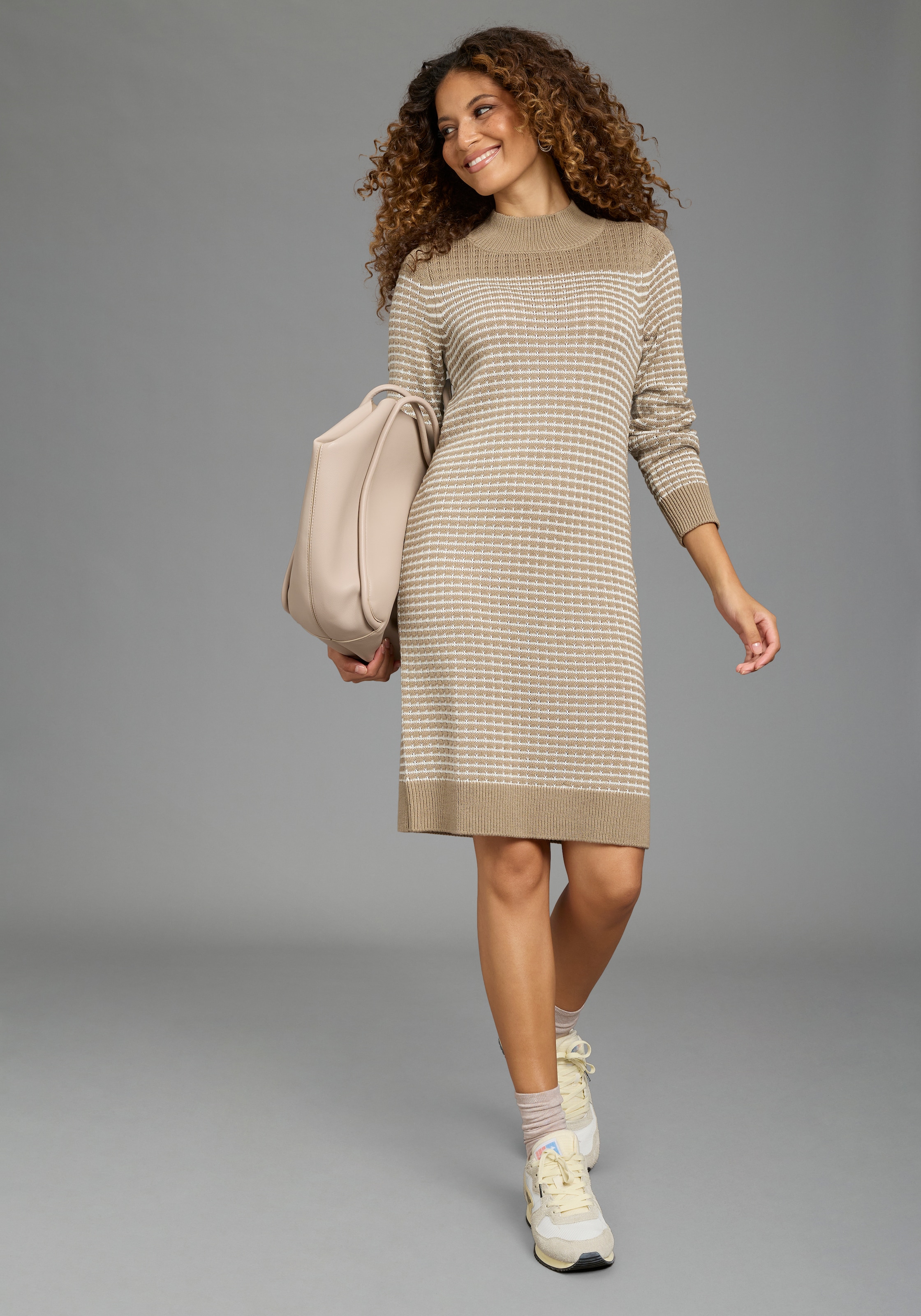 KangaROOS Robe en tricot avec coupe confortable, manches longues, longueur env. mi-cuisse