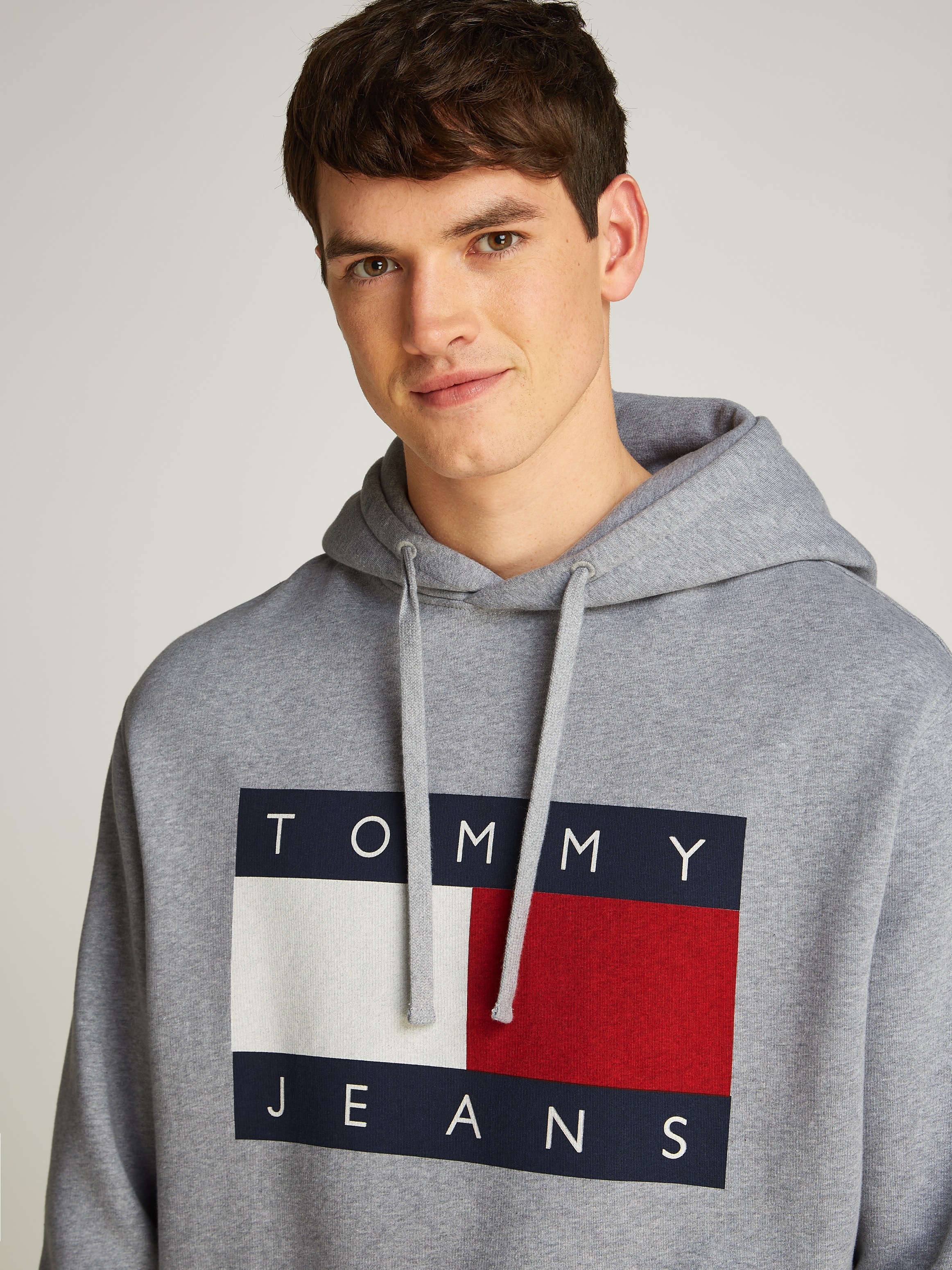 Tommy Jeans Hoodie »TJM MELANGE FLAG HOODIE«, mit grossem Logo