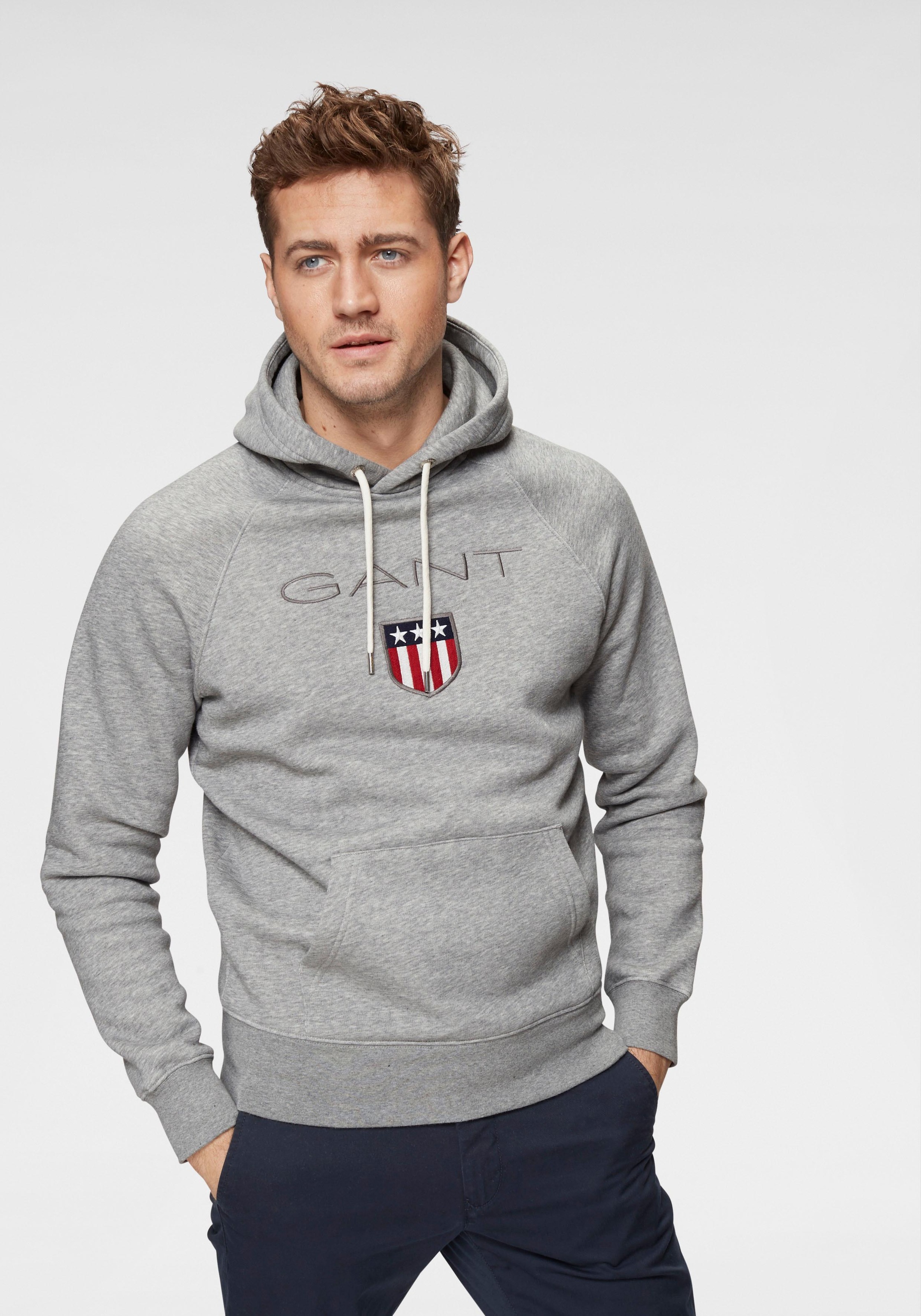 Image of Gant Kapuzensweatshirt »Shield Sweat Hoodie«, plakative GANT-Stickerei bei Ackermann Versand Schweiz