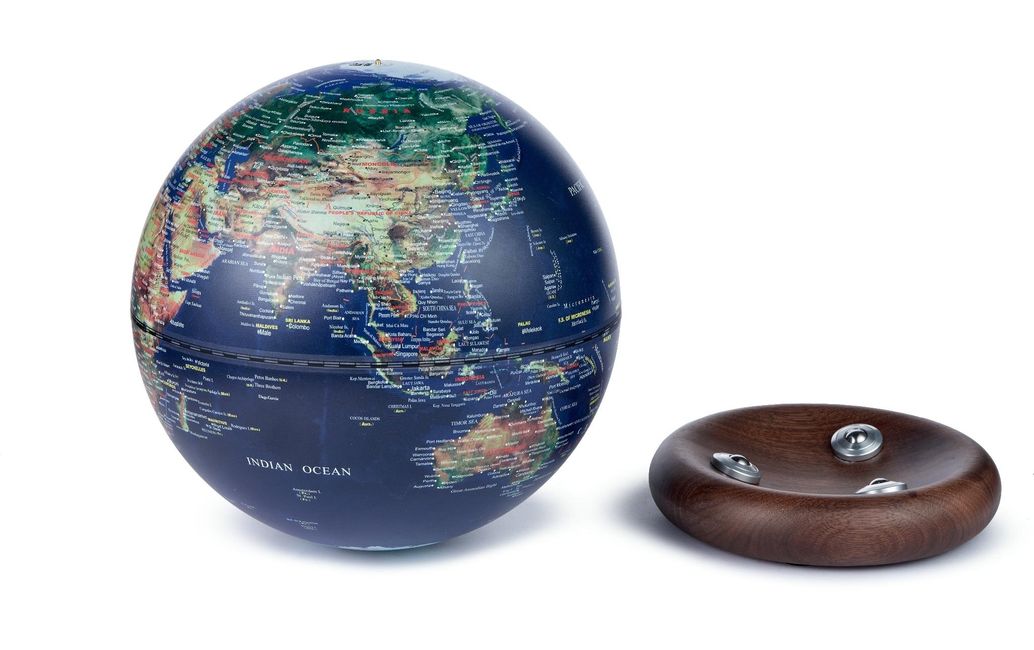 LED Dekofigur »AtlasGlobe 20 cm«, Holzart: Esche (China)