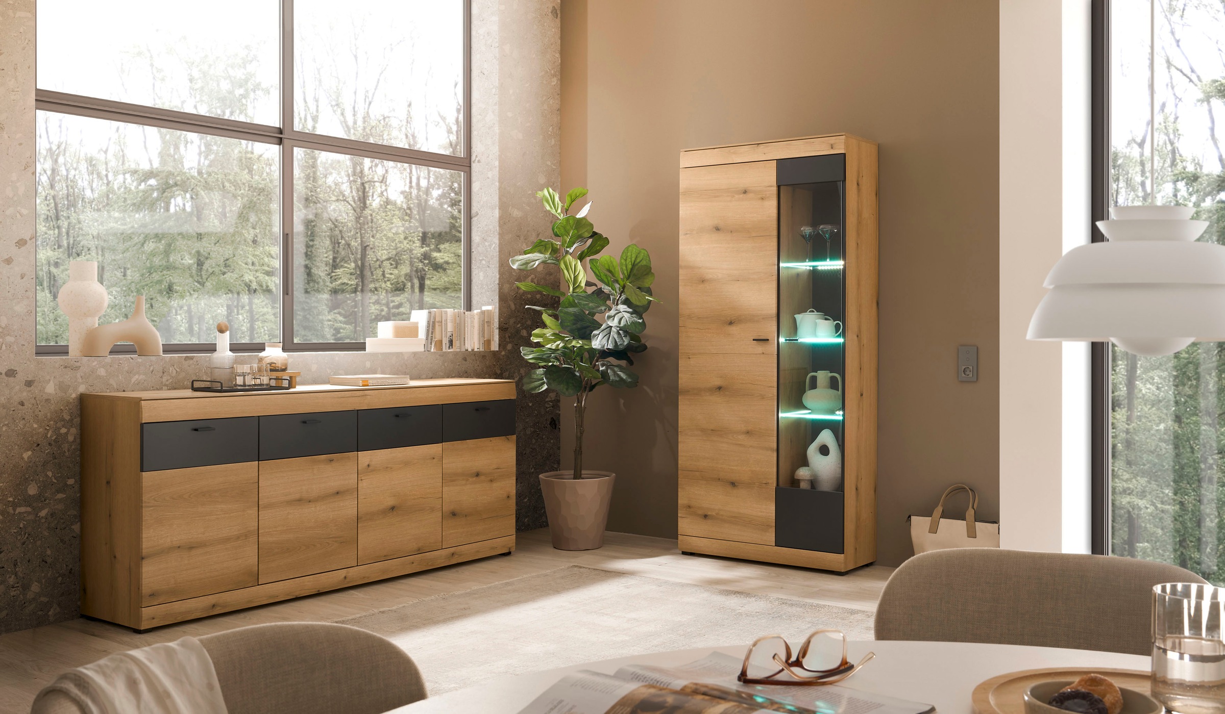 Home affaire Vitrine »Soleto, Vitrinenschrank in Evoke Eiche, moderne Glasvitrine« ausreichend Stauraum, schwarze Griffe aus Metall, zeitlos