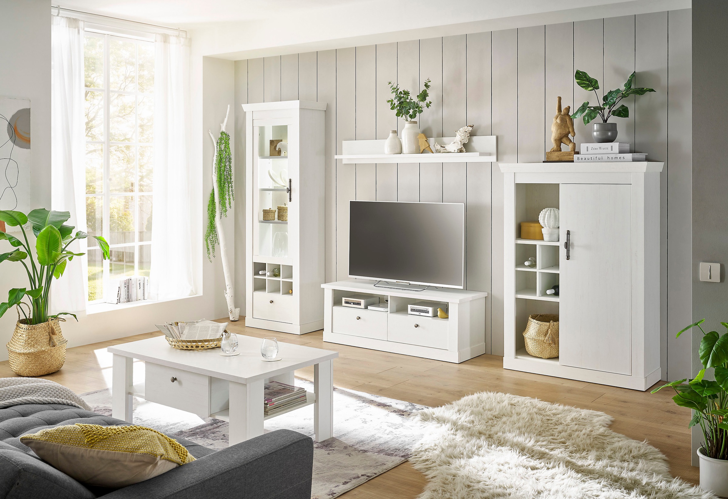 Home affaire Wohnwand »RAVENNA«, (4 St.), im romantischen Landhausstil, Griffe aus Metall, Softclose-Funktion