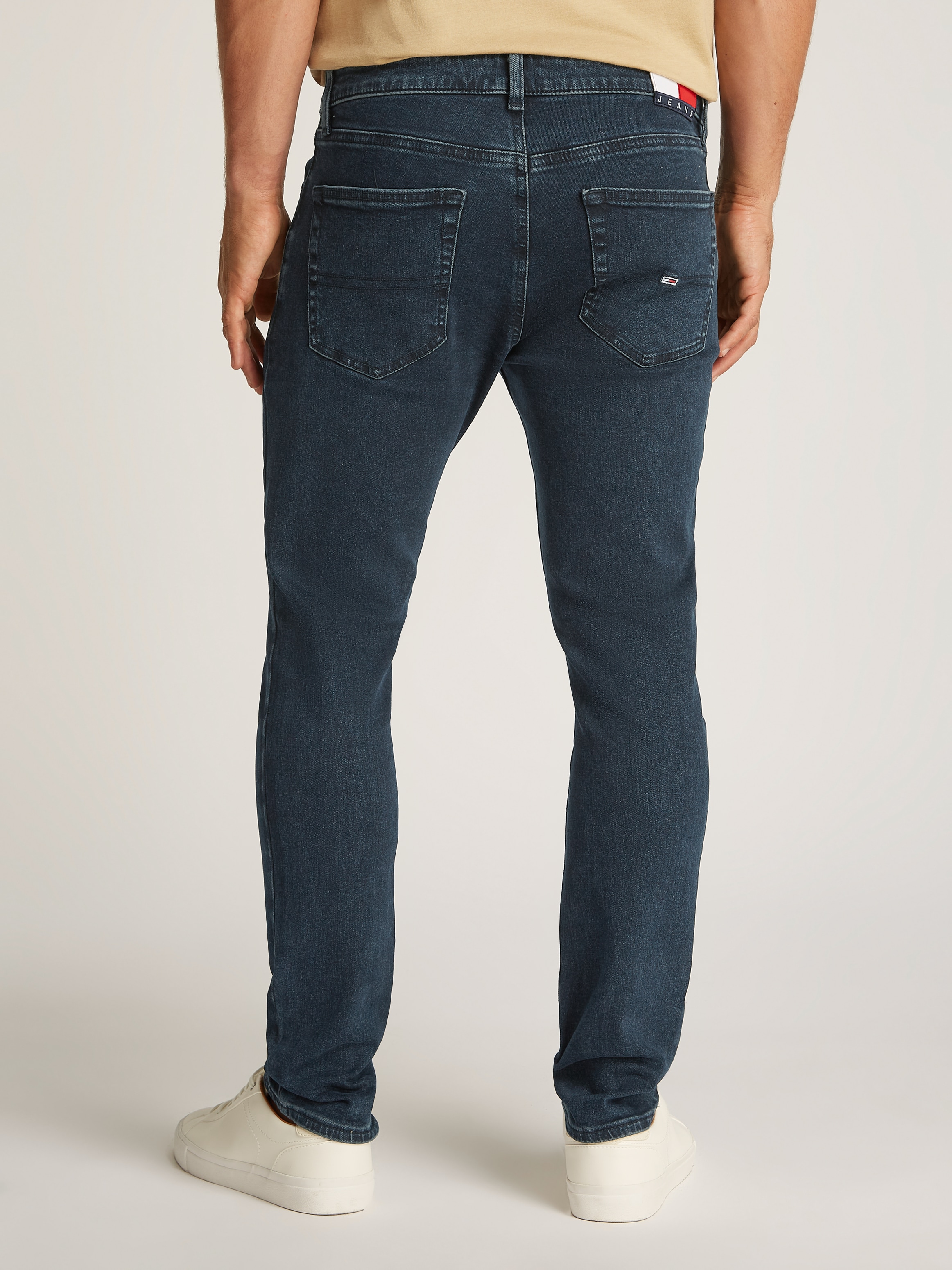 Tommy Jeans Tapered-fit-Jeans »Austim Slim Tapered«, mit Logostickereien