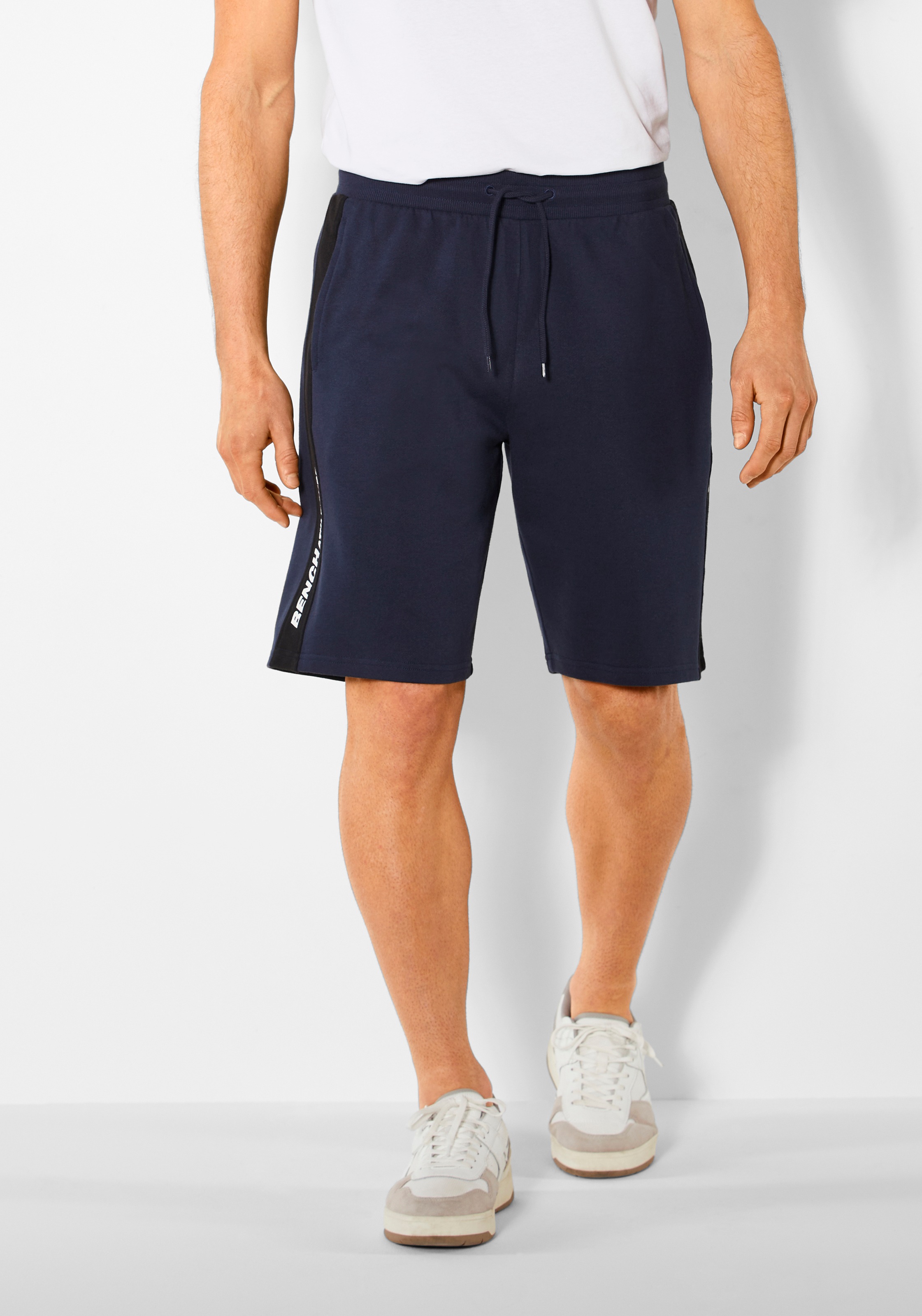 Bench. Sweatshorts, mit seitlichem Einsatz kaufen
