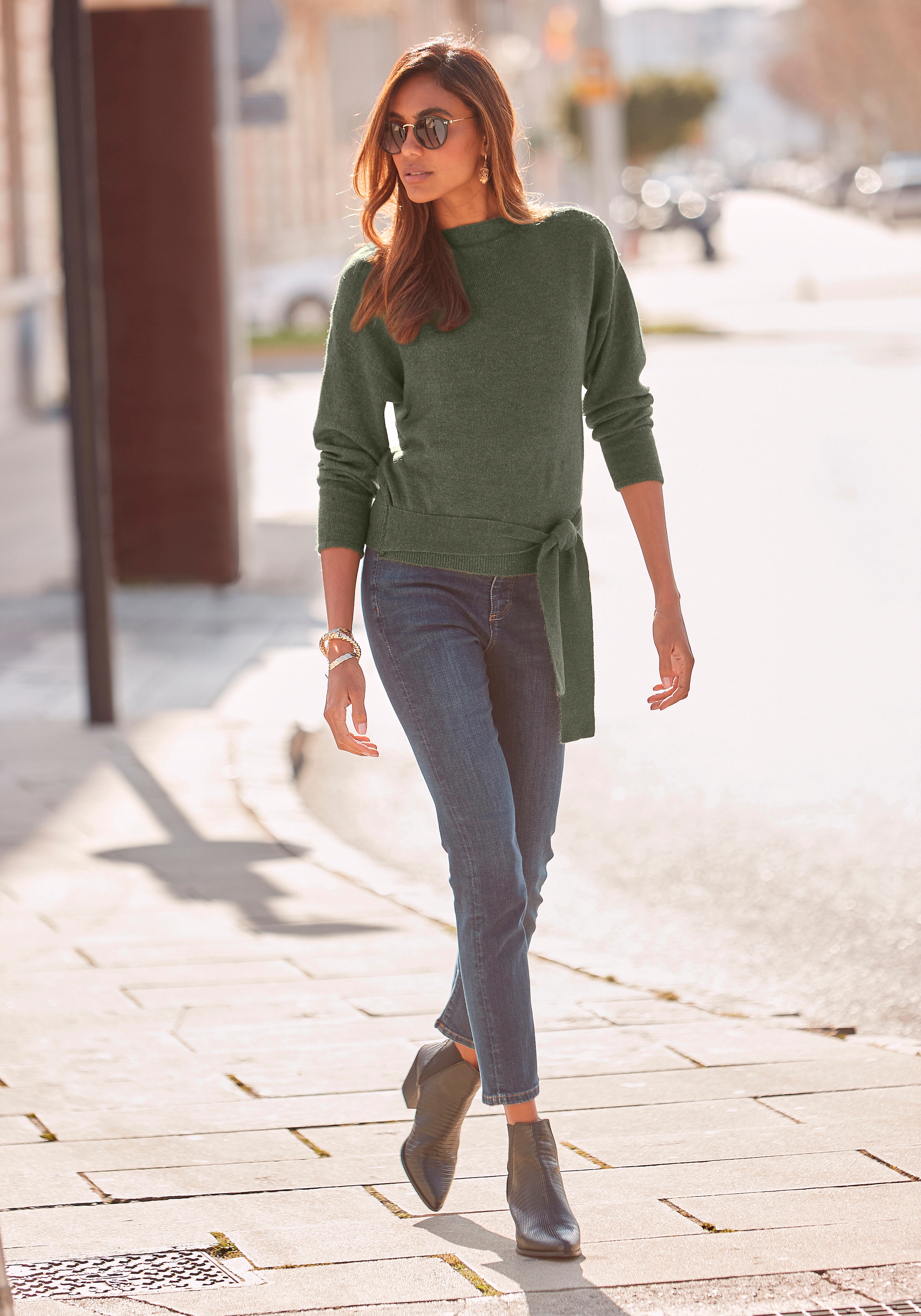 LASCANA Pull à col roulé mit Bindeband an der Hüfte