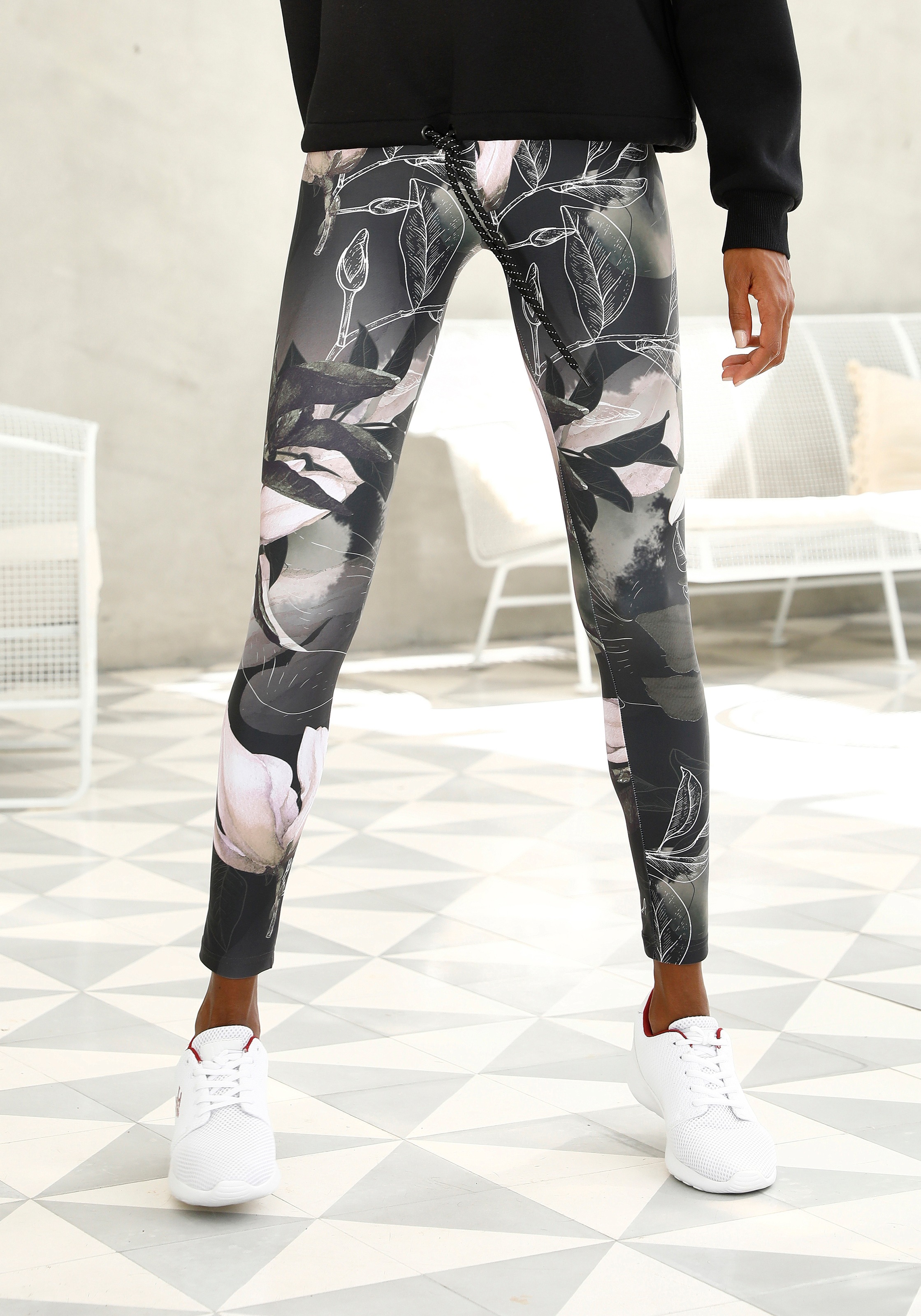 Image of LASCANA ACTIVE Leggings »Tropical«, mit abstraktem Blumenprint bei Ackermann Versand Schweiz