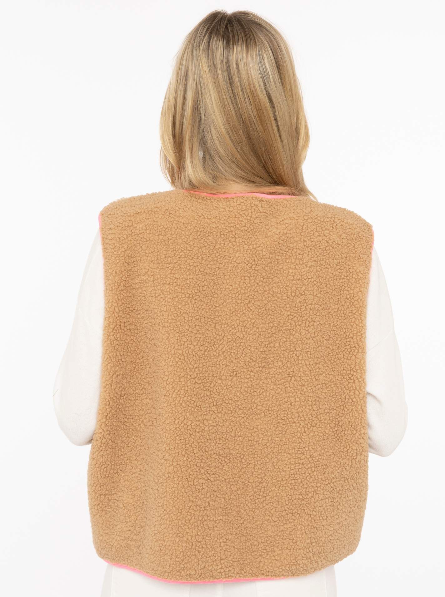 Zwillingsherz Gilet en peluche »"Patch"« sans manches, bords bordés de rose, pressions, patch