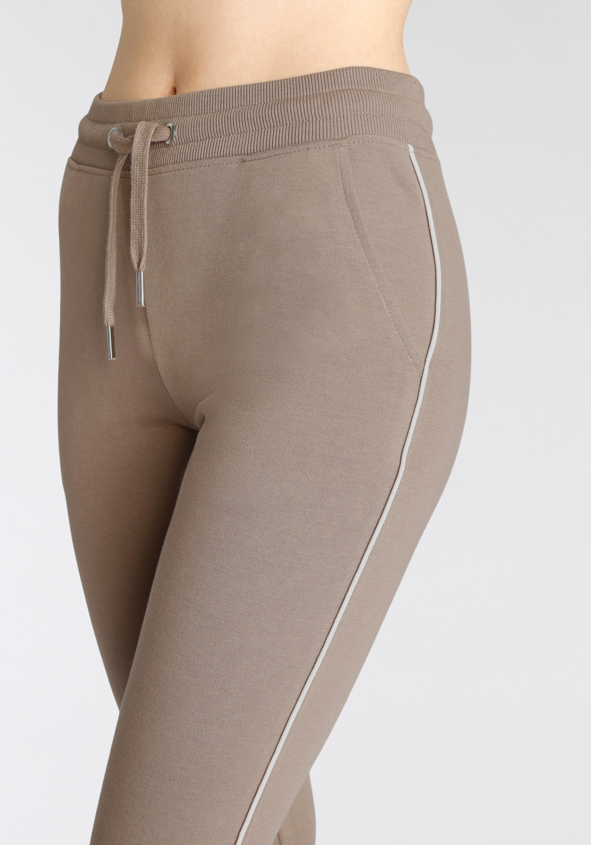 H.I.S Sweathose, mit seitlichem Piping und Taschen, Loungewear